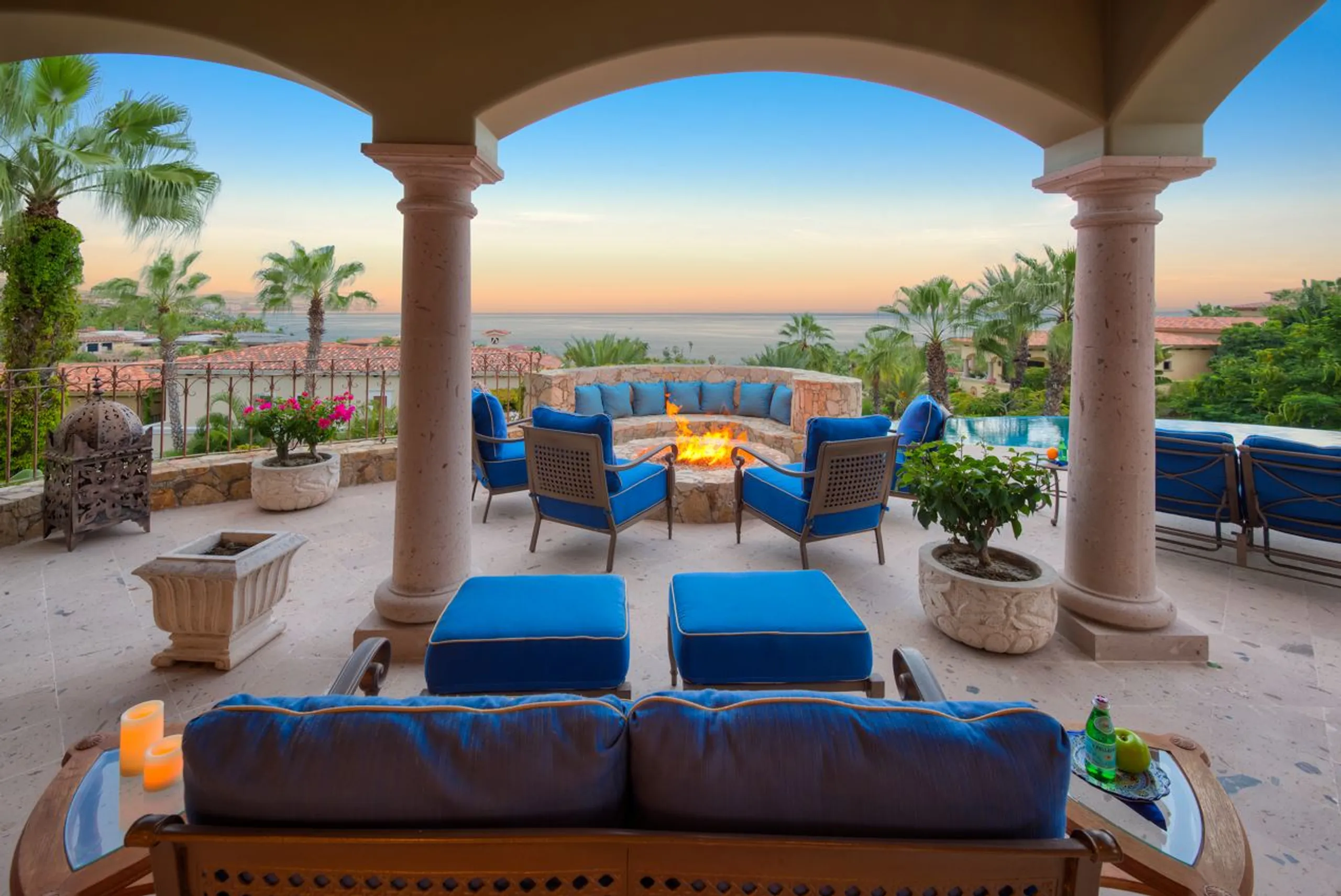 Opulent 5-Bedroom Villa with Private Infinity Pool, Firepit, and Ocean Views — photograph 4