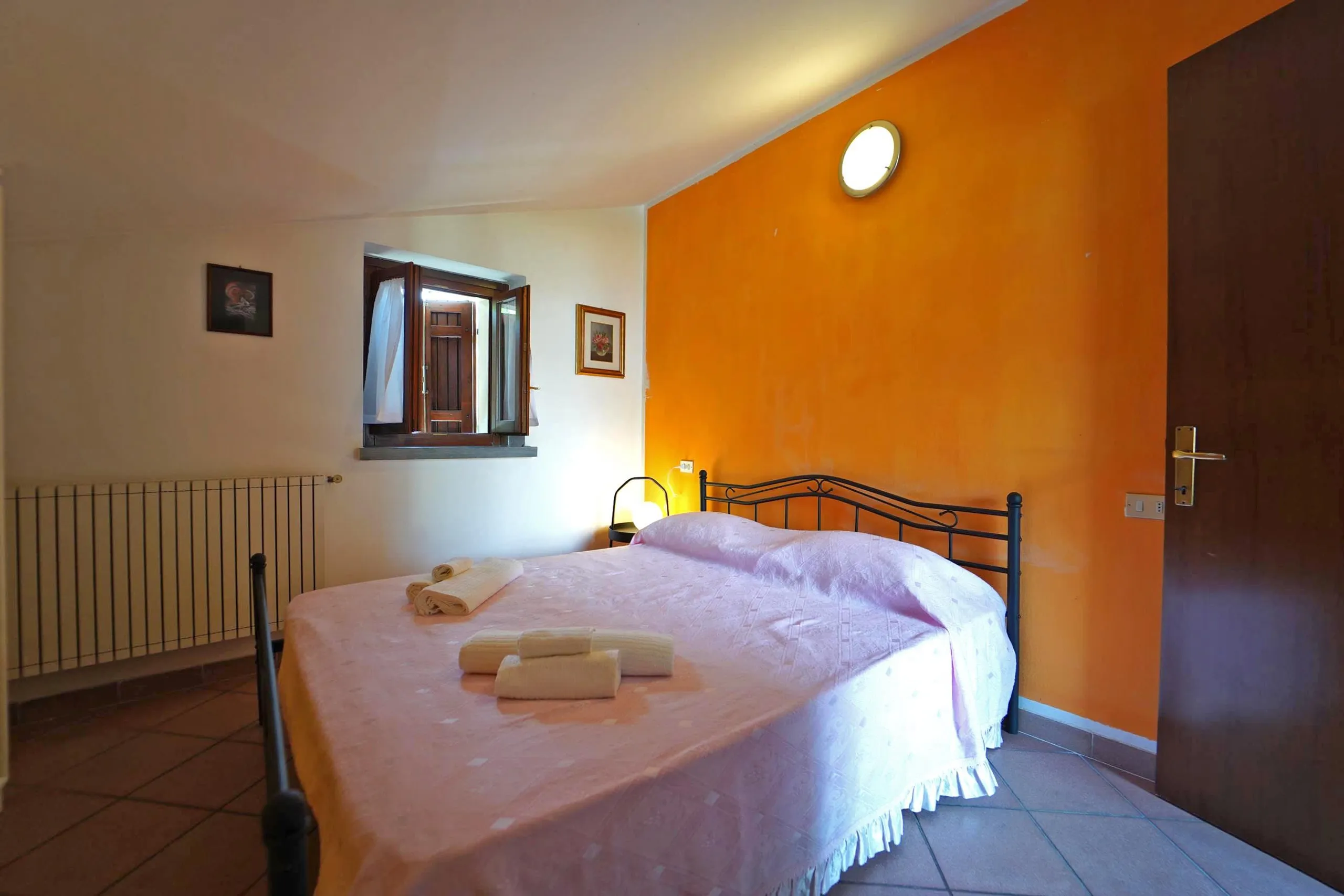 Cozy Country Villa with Scenic Views — photograph 10