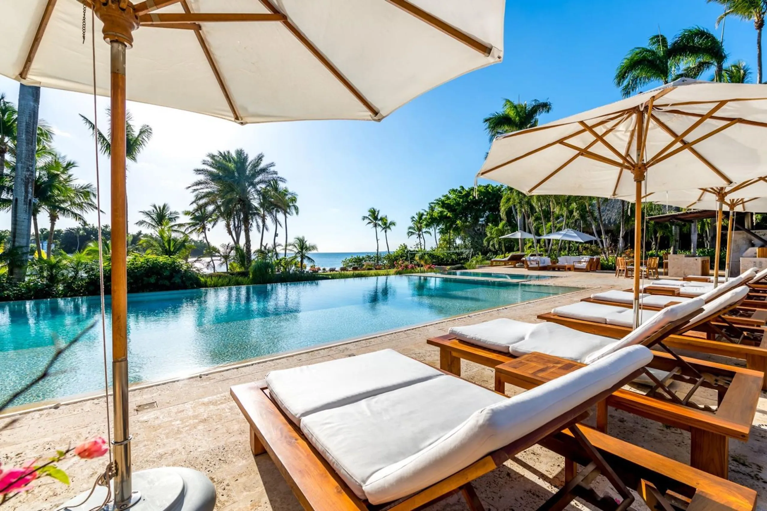 Caribbean Oceanfront Villa with Pool and Stunning Views, La Romana