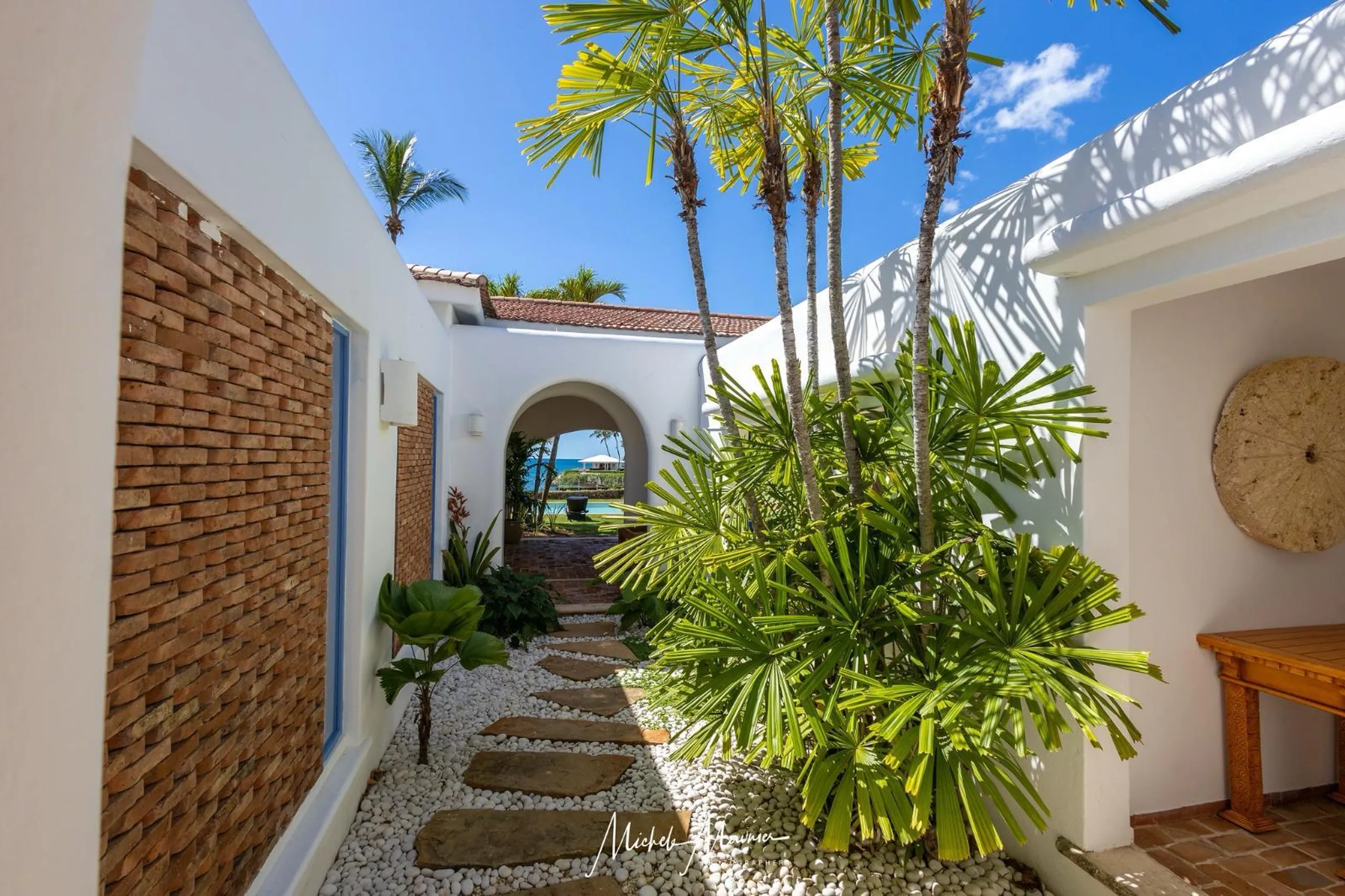 Scenic Seaview Villa with Beach Access — photograph 6