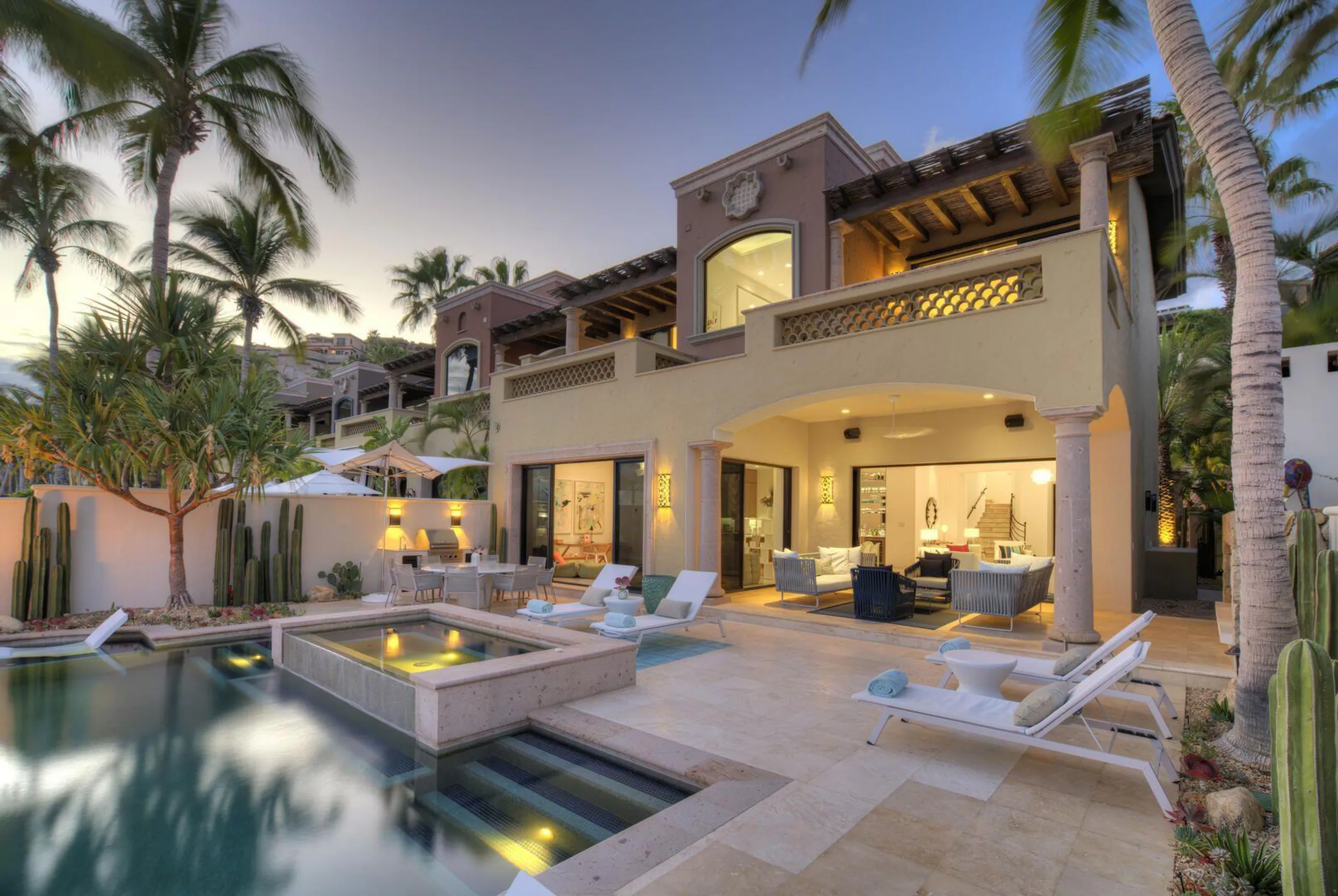 Elegant Palmilla Luxe Retreat with Infinity Pool and Sweeping Ocean Views — photograph 3