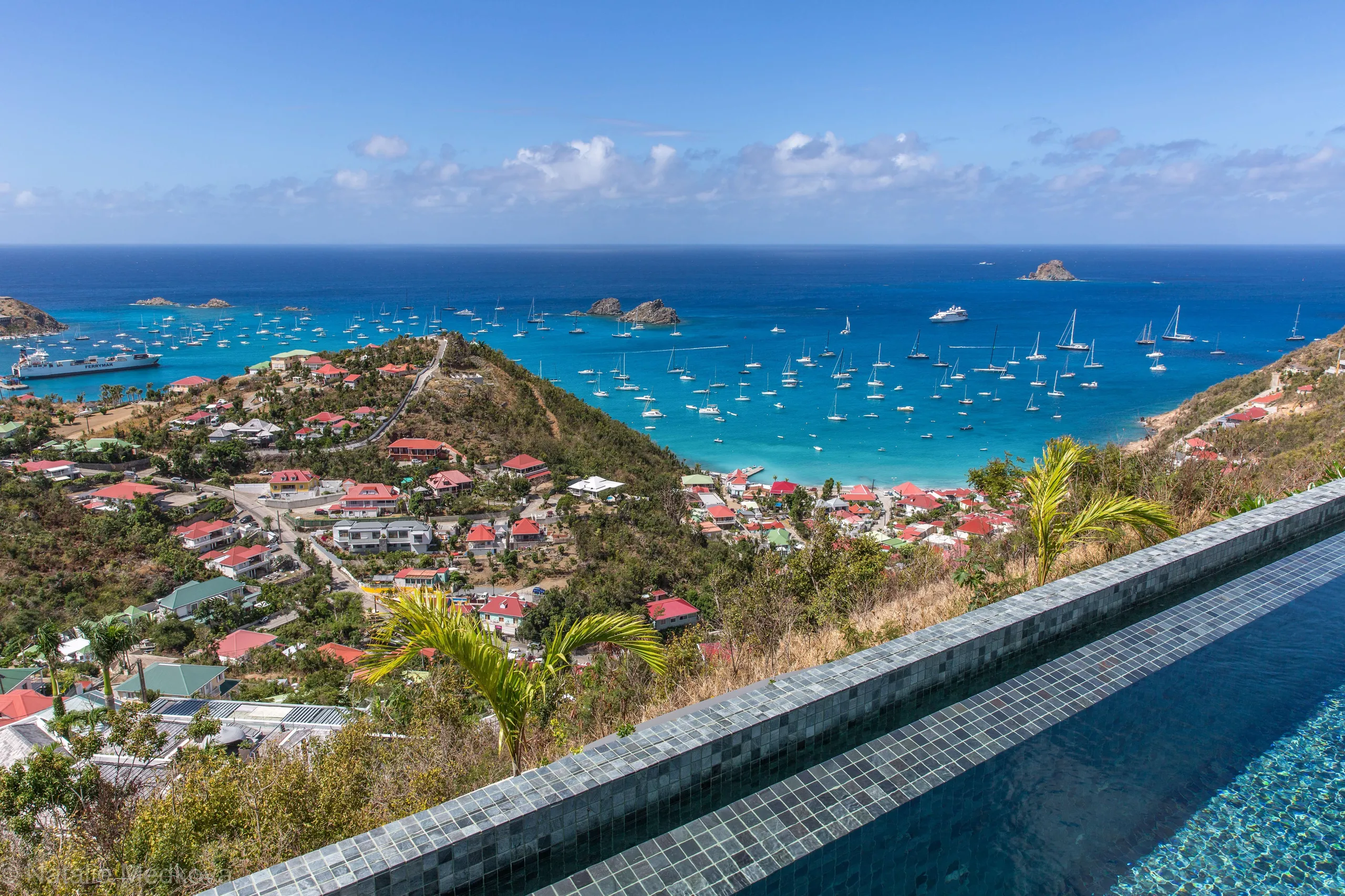 Lavish Caribbean Villa: Mesmerizing Views, Infinity Pool, and Sunset Magic — photograph 2