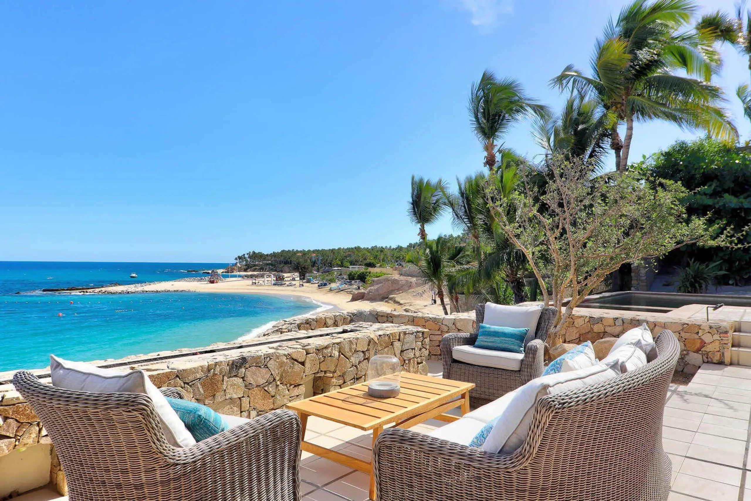 Magnificent Palmilla Luxury Beachfront Retreat with Pool and Ocean Views — photograph 2