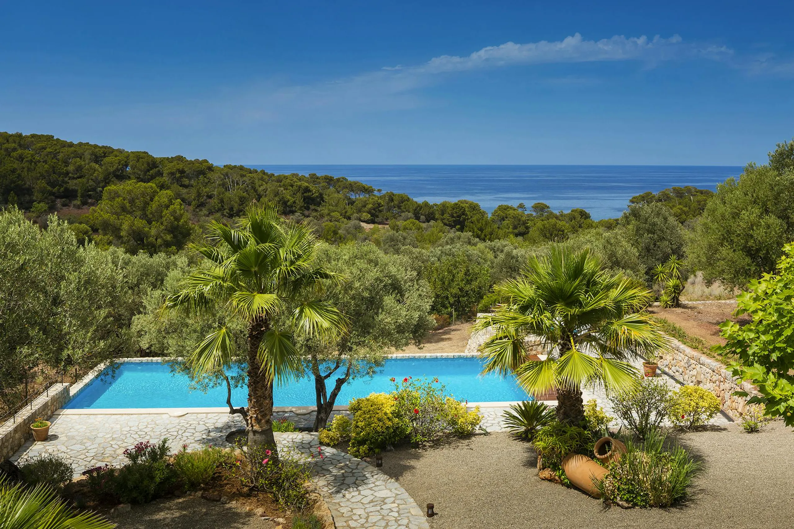 Gleaming Spanish Estate with Private Pool and Ocean Views — photograph 5