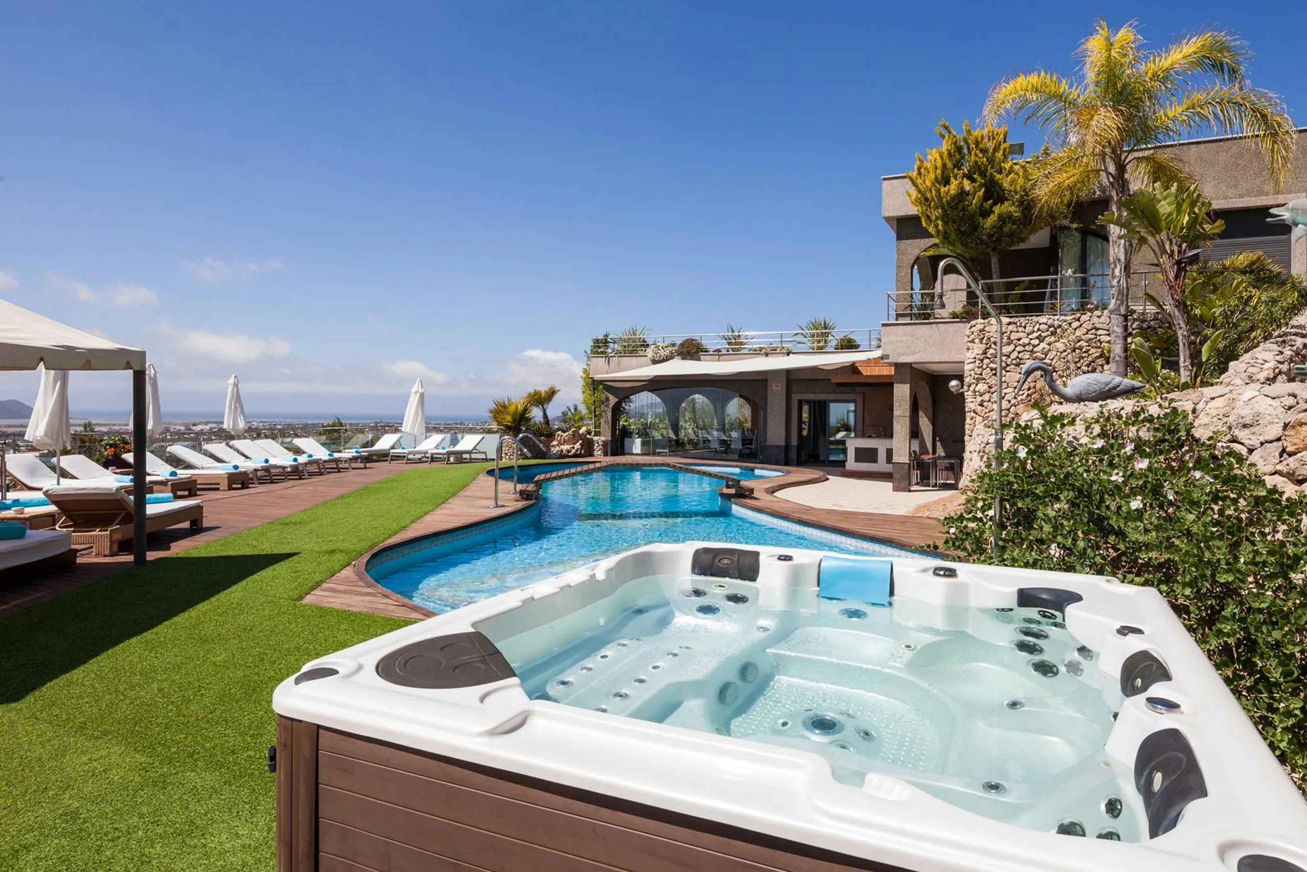 Stunning Oceanview Villa in Ibiza with Private Pool and Jacuzzi — photograph 7