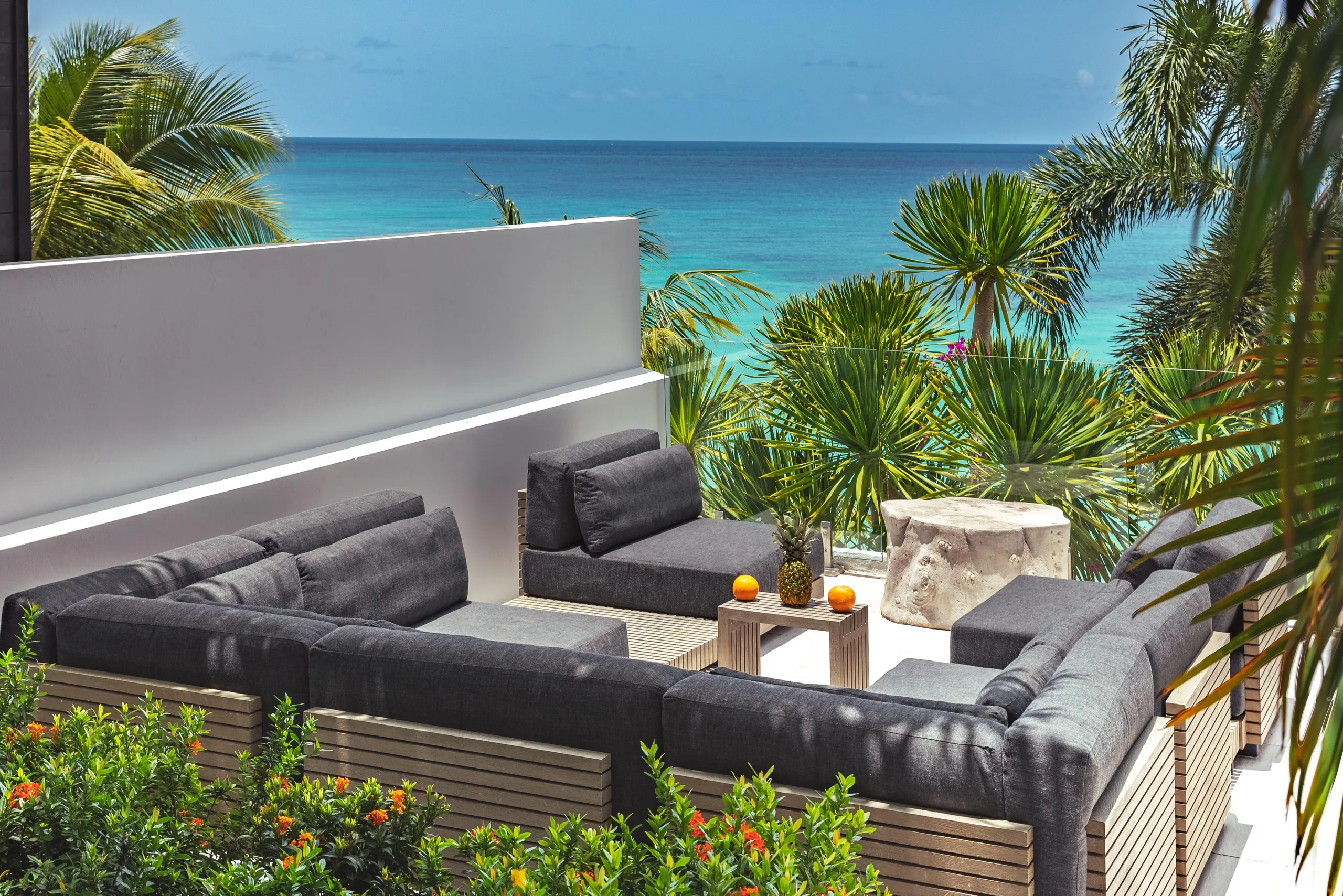 Detached Four-Bedroom Villa with Private Infinity Pool and Ocean Views — photograph 3