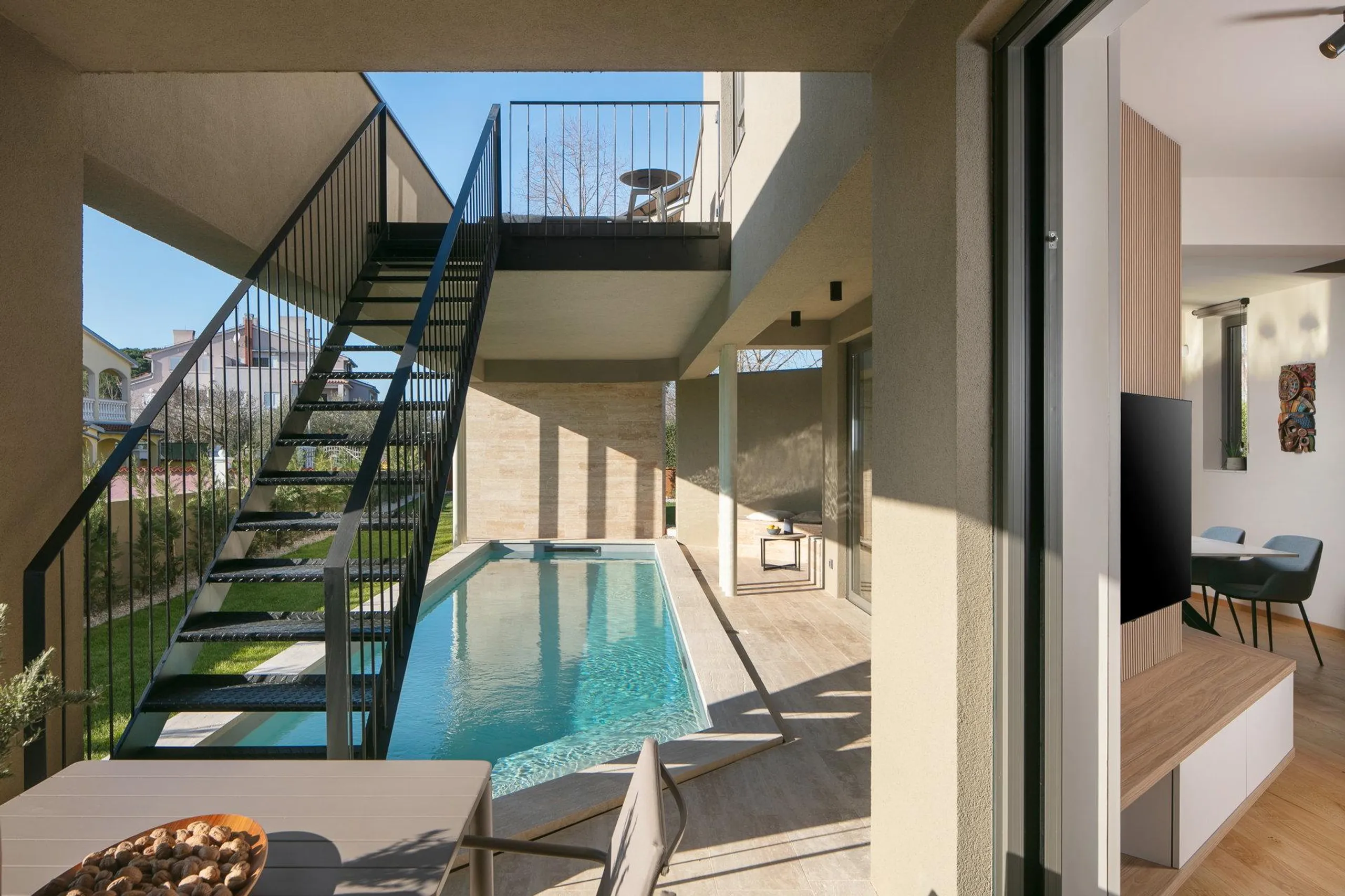 Sensational Contemporary Villa with Pool and  Panoramic Views — photograph 7