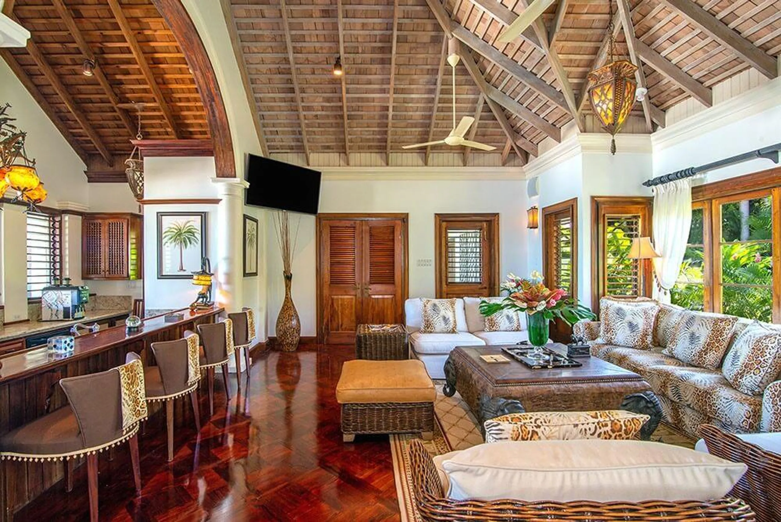 Stunning Sandy Bay Estate with Infinity Pool and Stunning Ocean Views — photograph 10