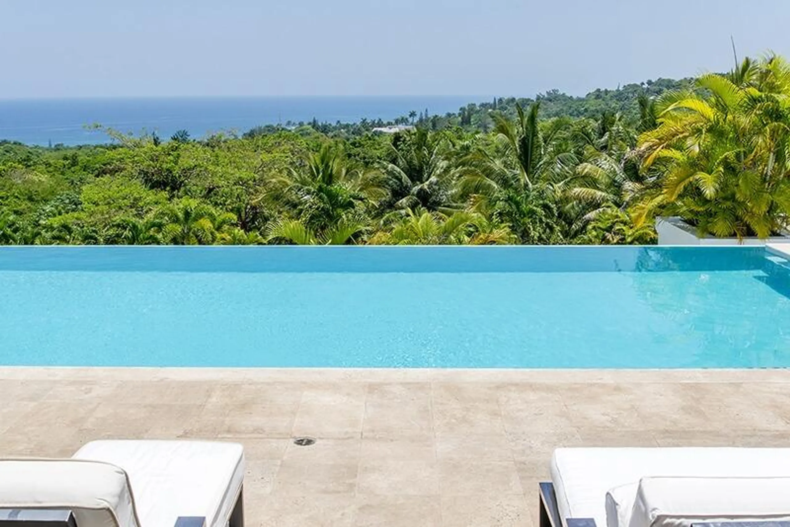 Stunning Seaview Villa with Infinity Pool and Jacuzzi — photograph 3