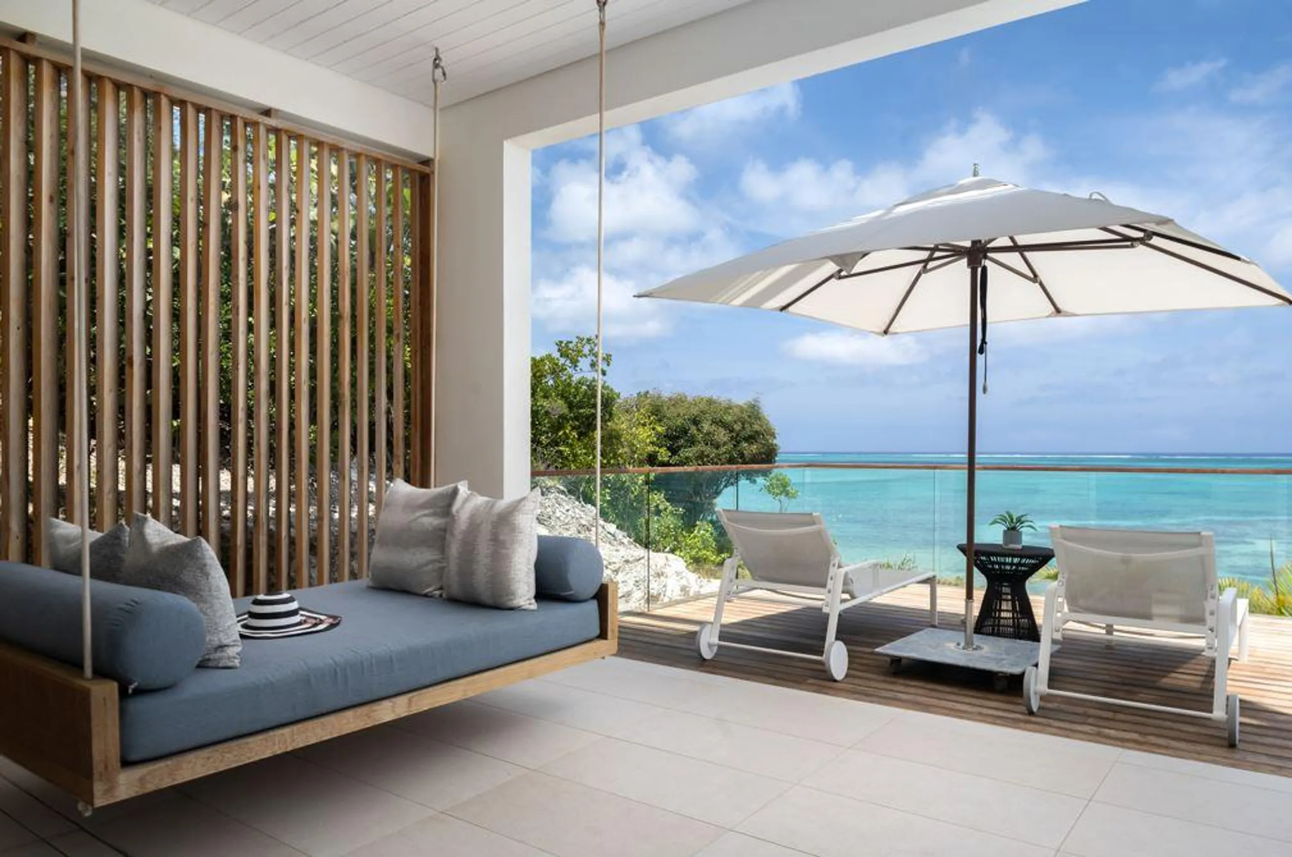 Unmatched Luxury: Providenciales Flagship Beachfront Villa with Private Beach — photograph 4