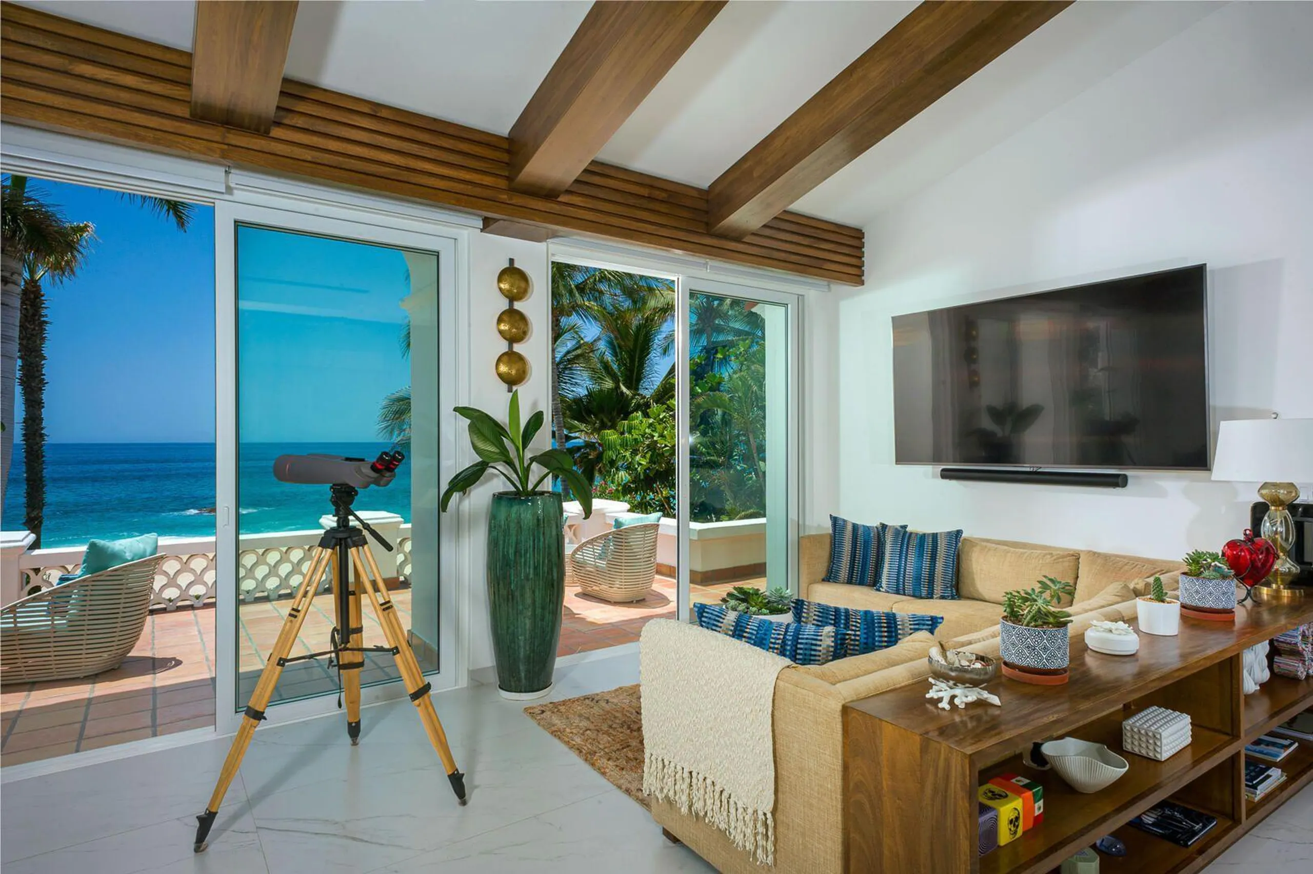 Palmilla Beachfront Elegance Villa with Resort Pool and Direct Beach Access — photograph 11