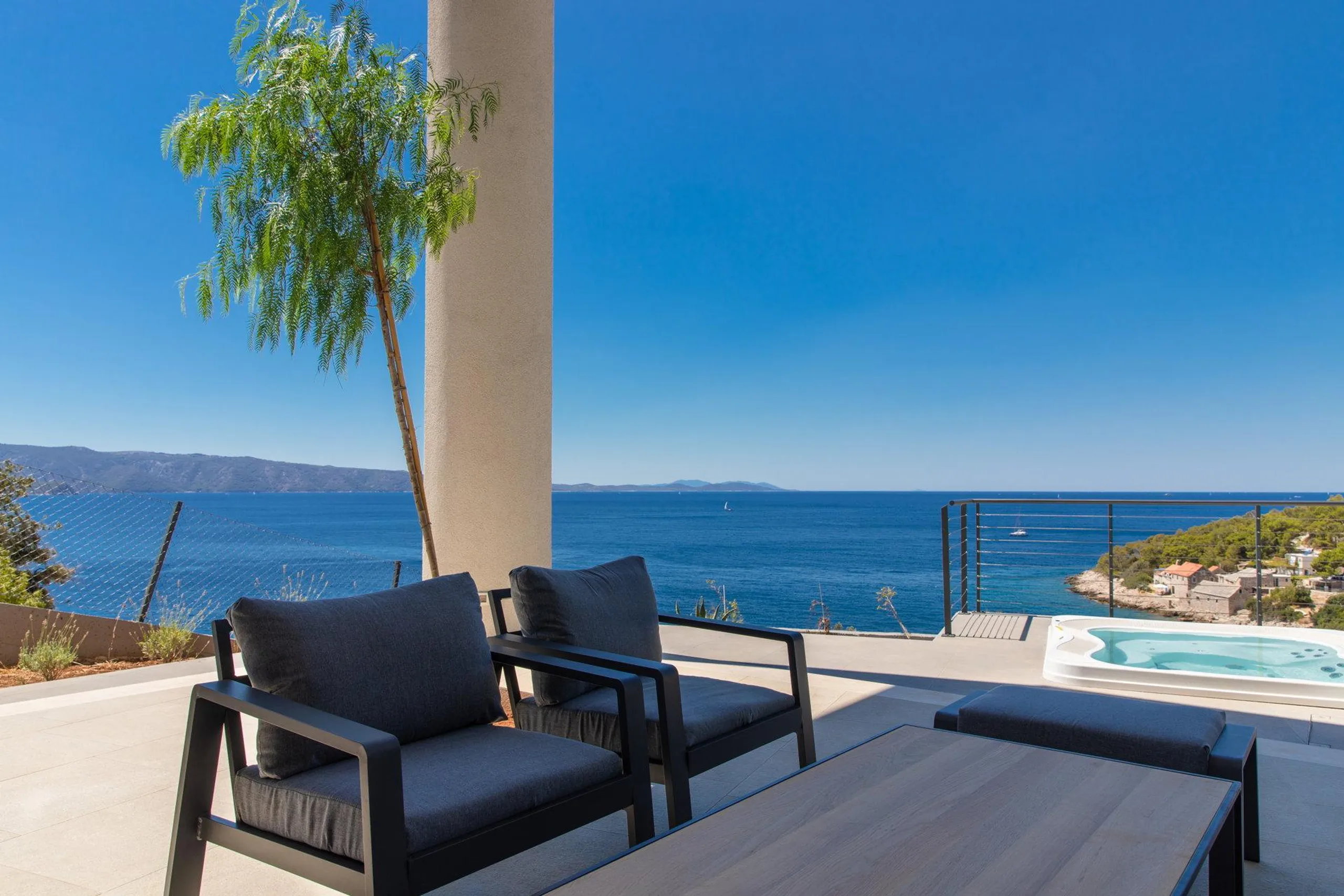Chic Villa with Private Pool, Jacuzzi on Brac Island — photograph 12