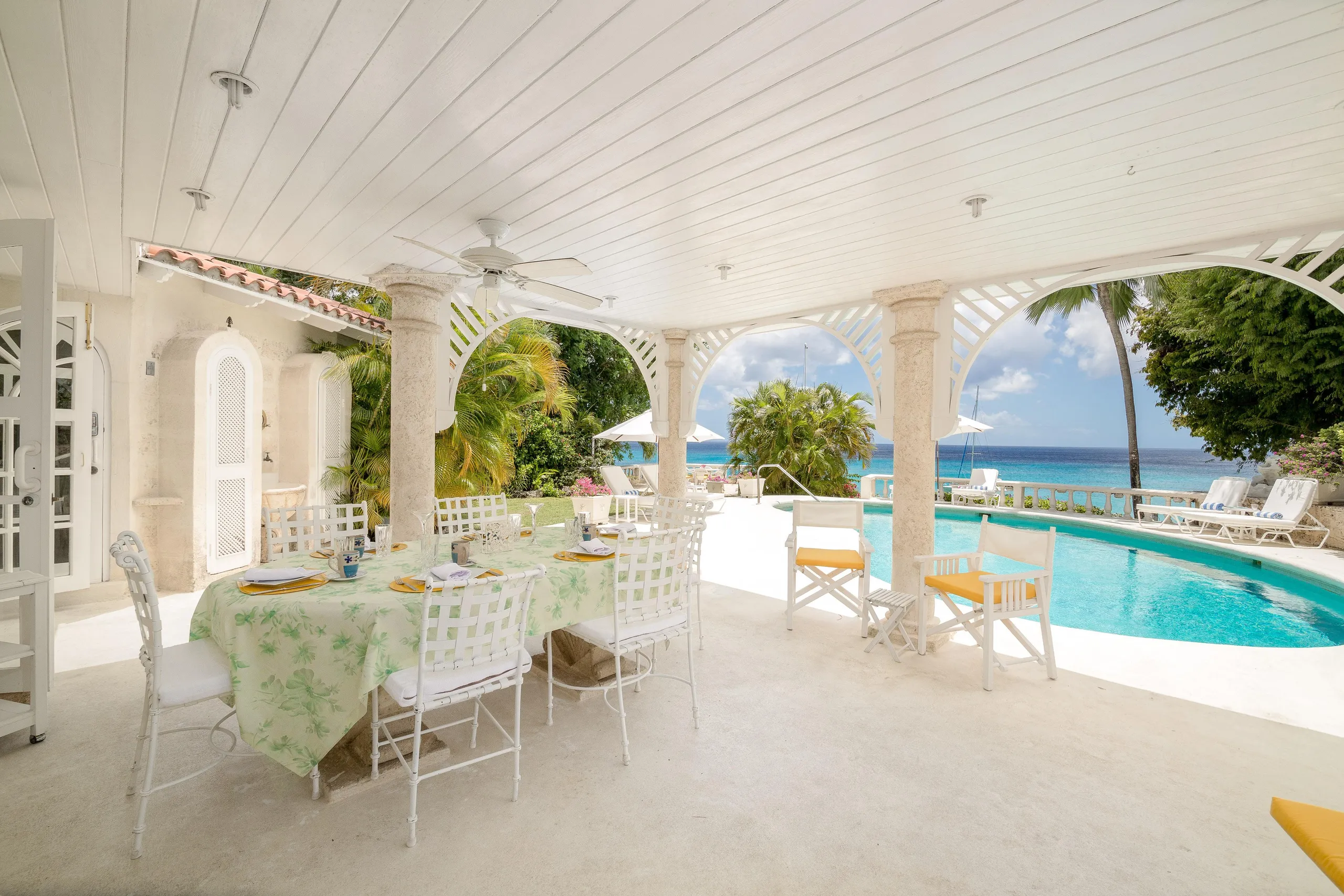 Barbados Magnificient Beachfront Villa with Calming Sea Views — photograph 5