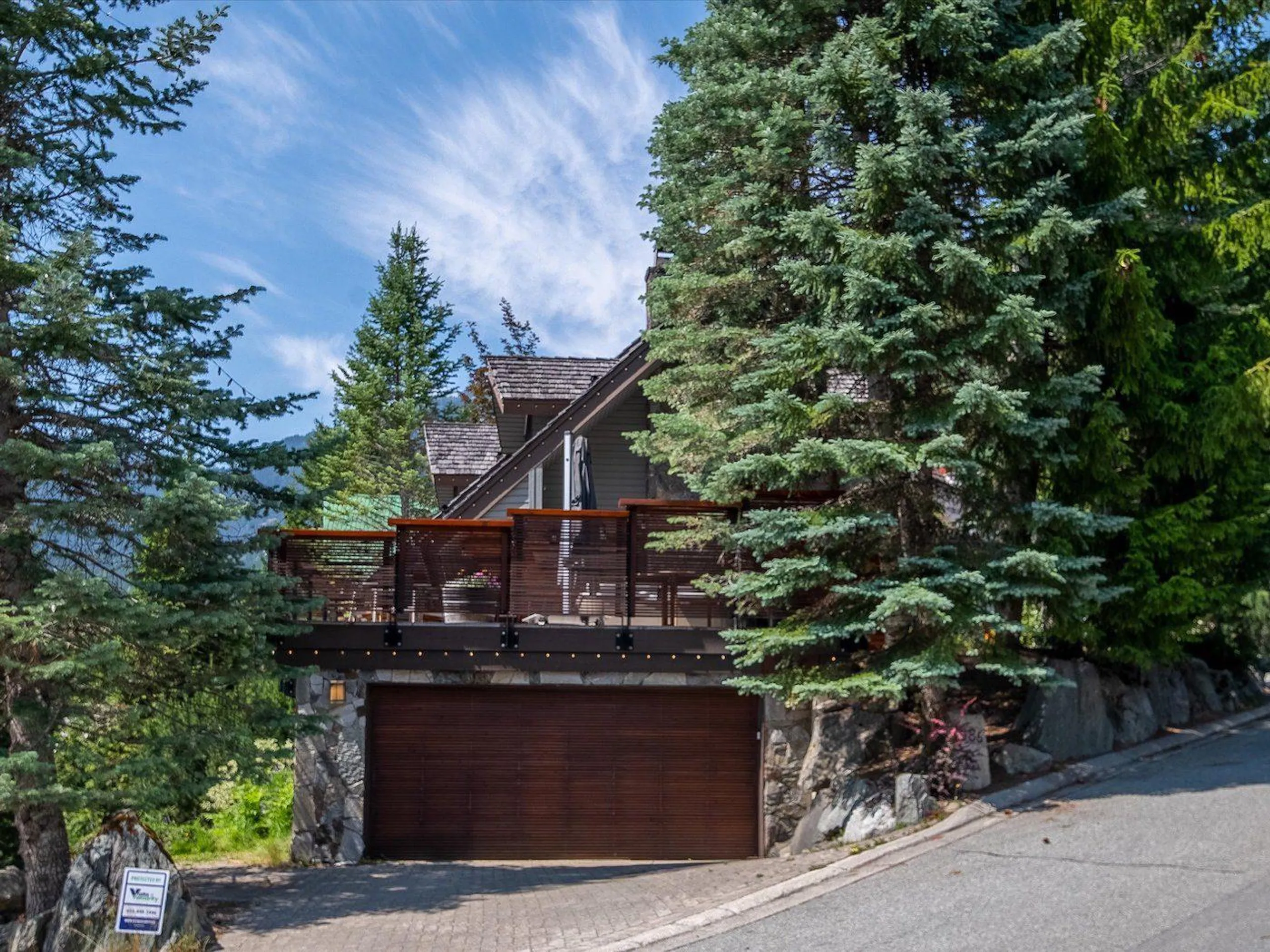 Majestic Retreat with Lavish Pool and Mountain Vistas VILLAWAY® — photograph 2