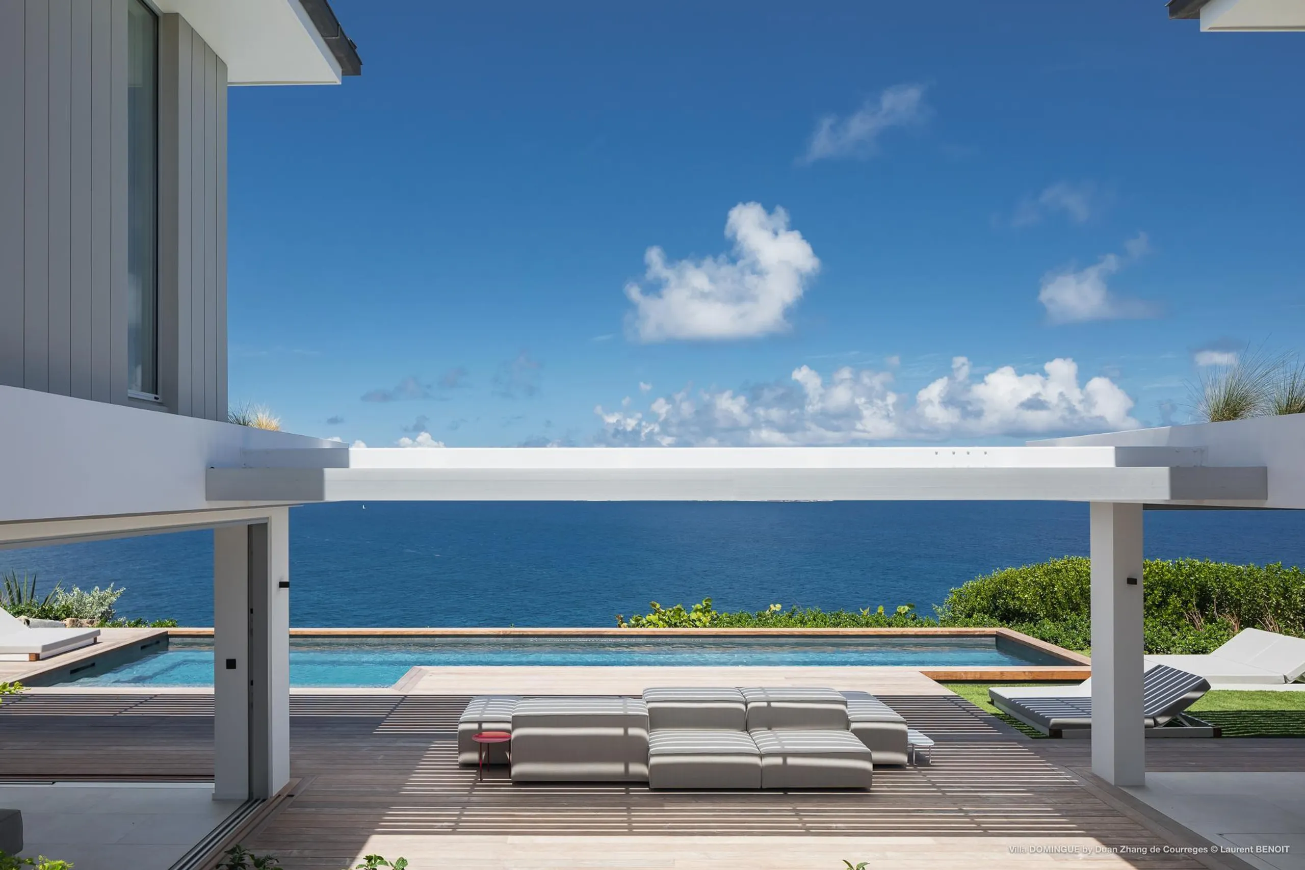Dignified Oceanside Villa with Private Pool and Fitness Room — photograph 3