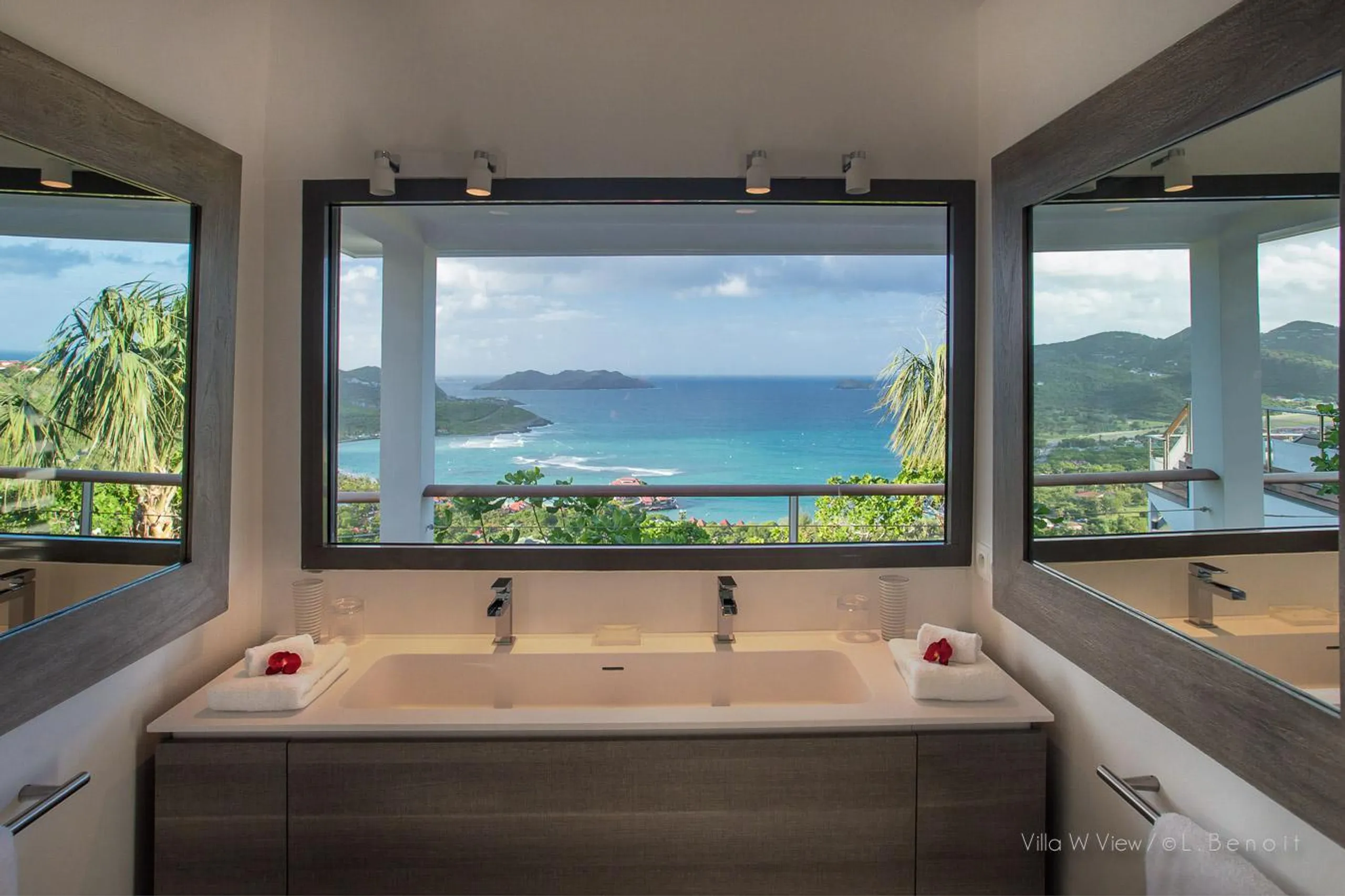 Breathtaking Oceanside Villa with Private Pool and Fitness Room — photograph 8