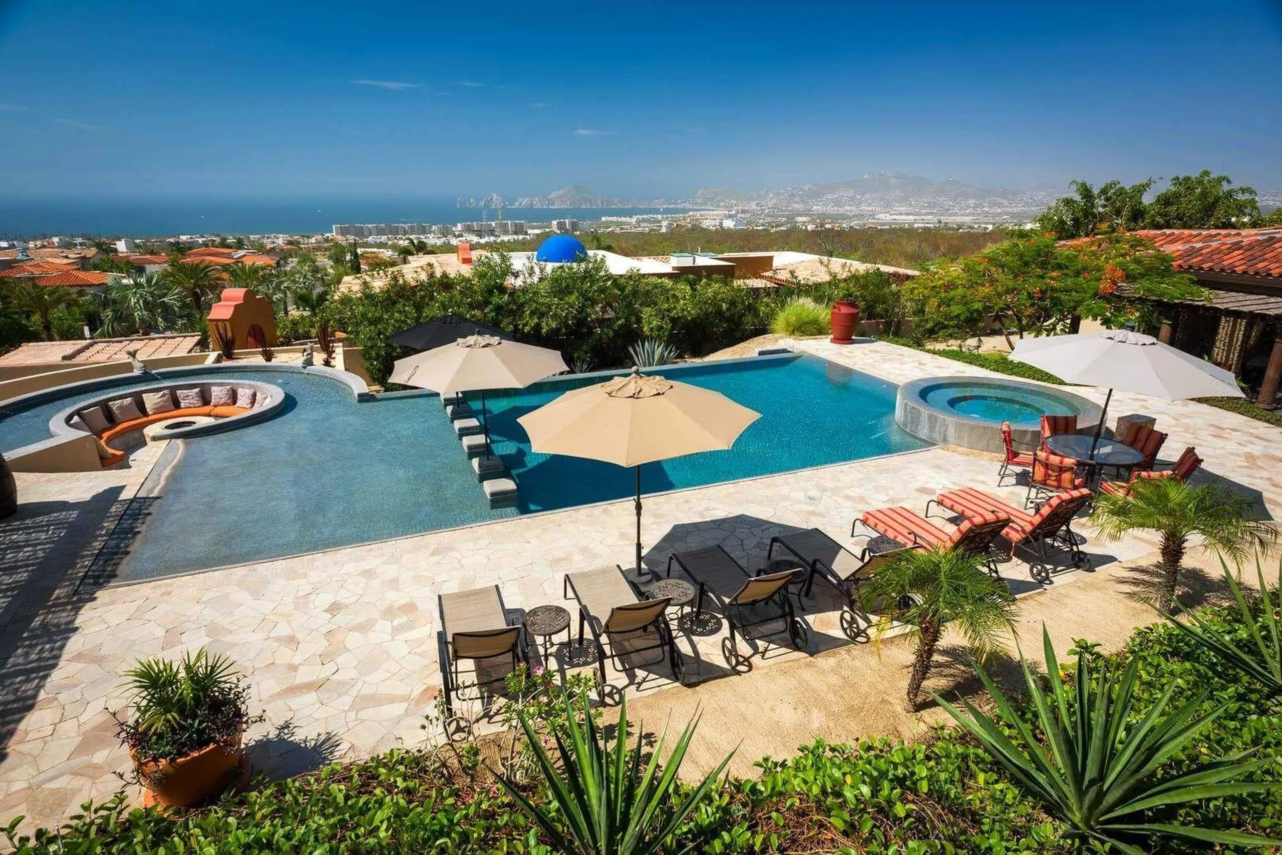 Expansive Luxury Cabo Estate with pool and views — photograph 9