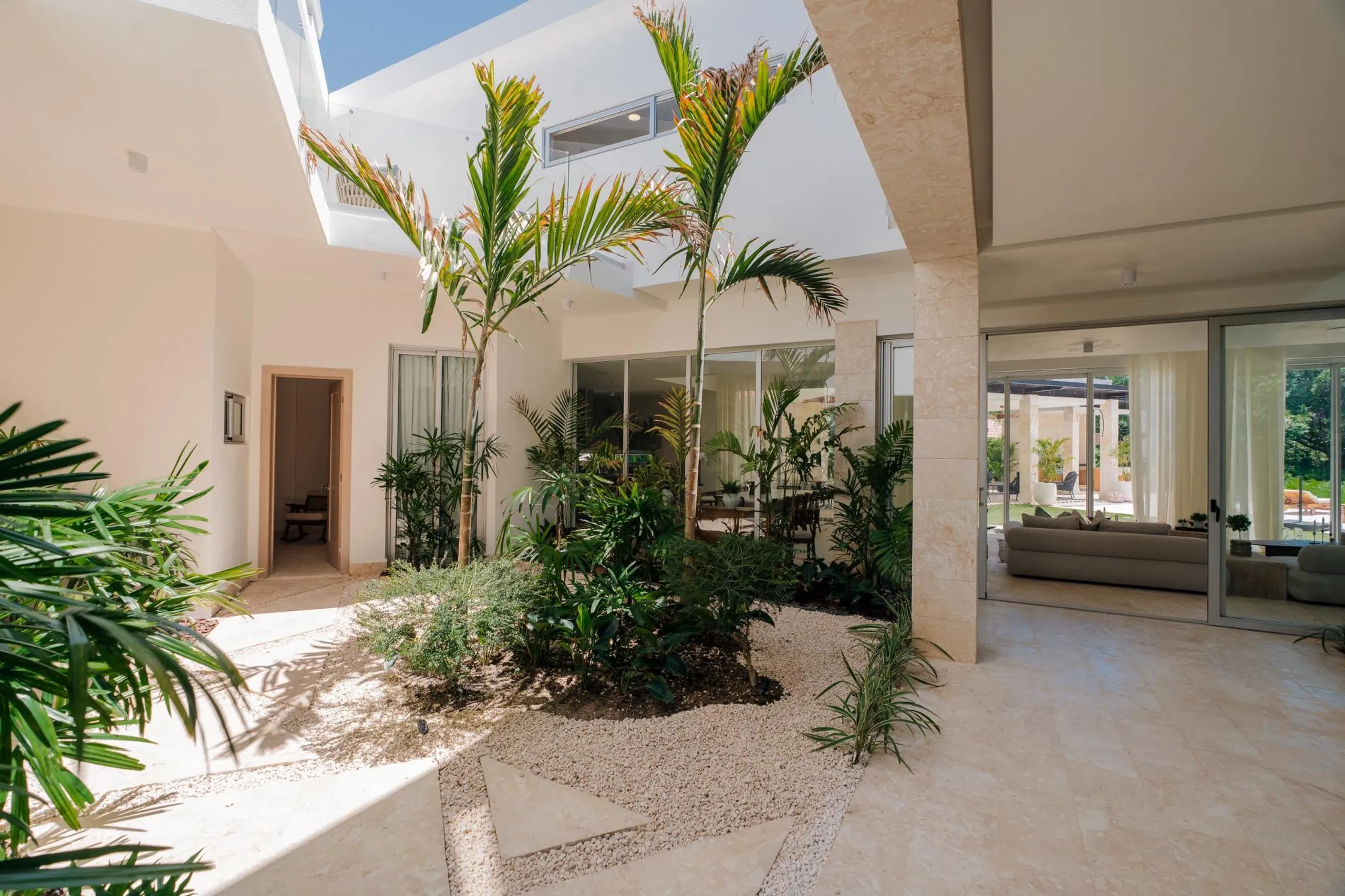 Modern 6BDR Golf Front Villa with Private Pool and Heated Jacuzziz — photograph 7