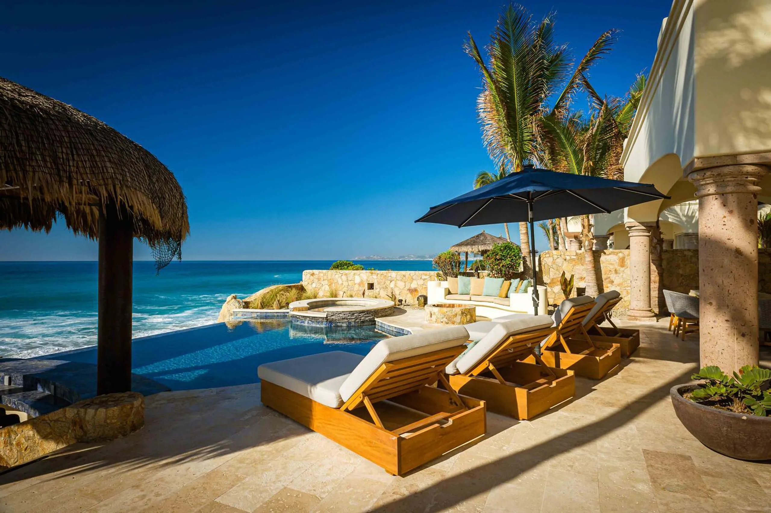 Grandiose Villa with Private Infinity Pool Overlooking the Sea of Cortez — photograph 3