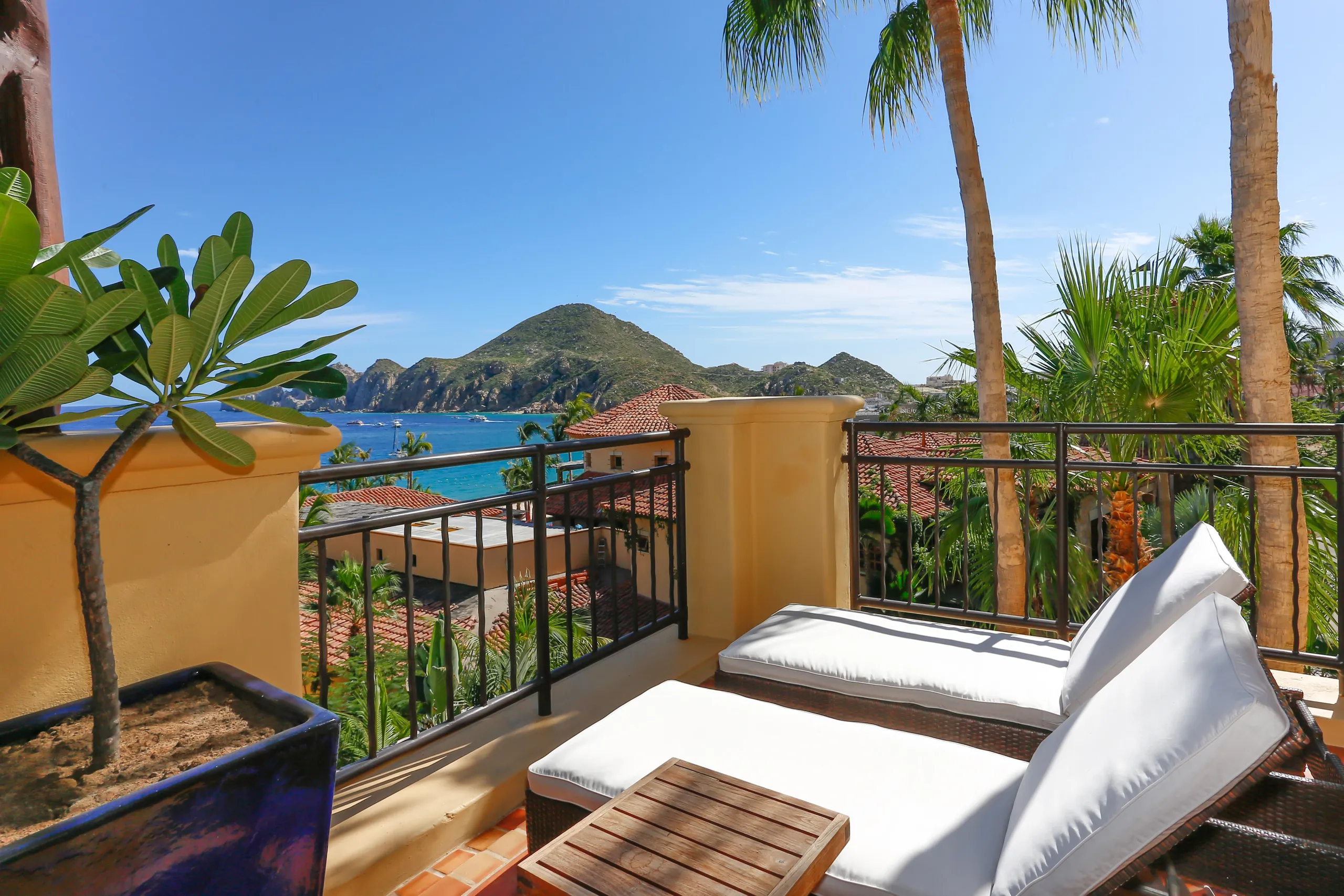 Luxurious Cabo Ocean View Penthouse Residence — photograph 2