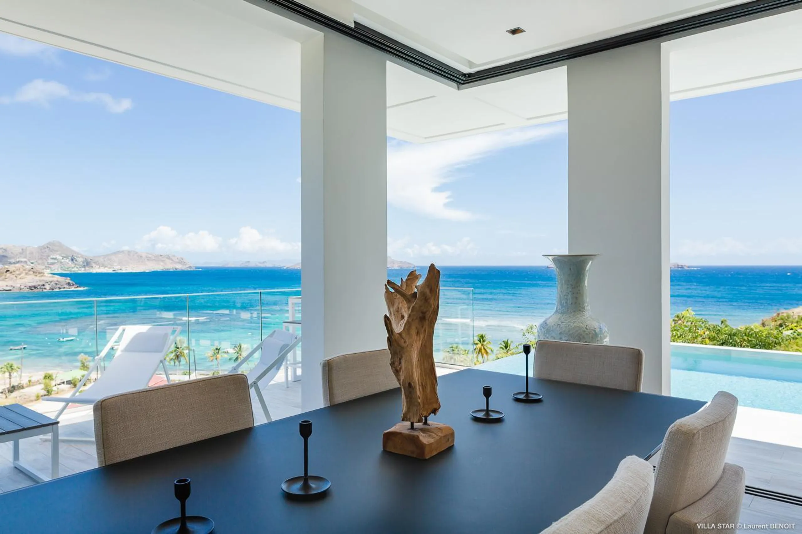 Plush Luxury Villa with Private Pool and Backyard Lounge — photograph 10