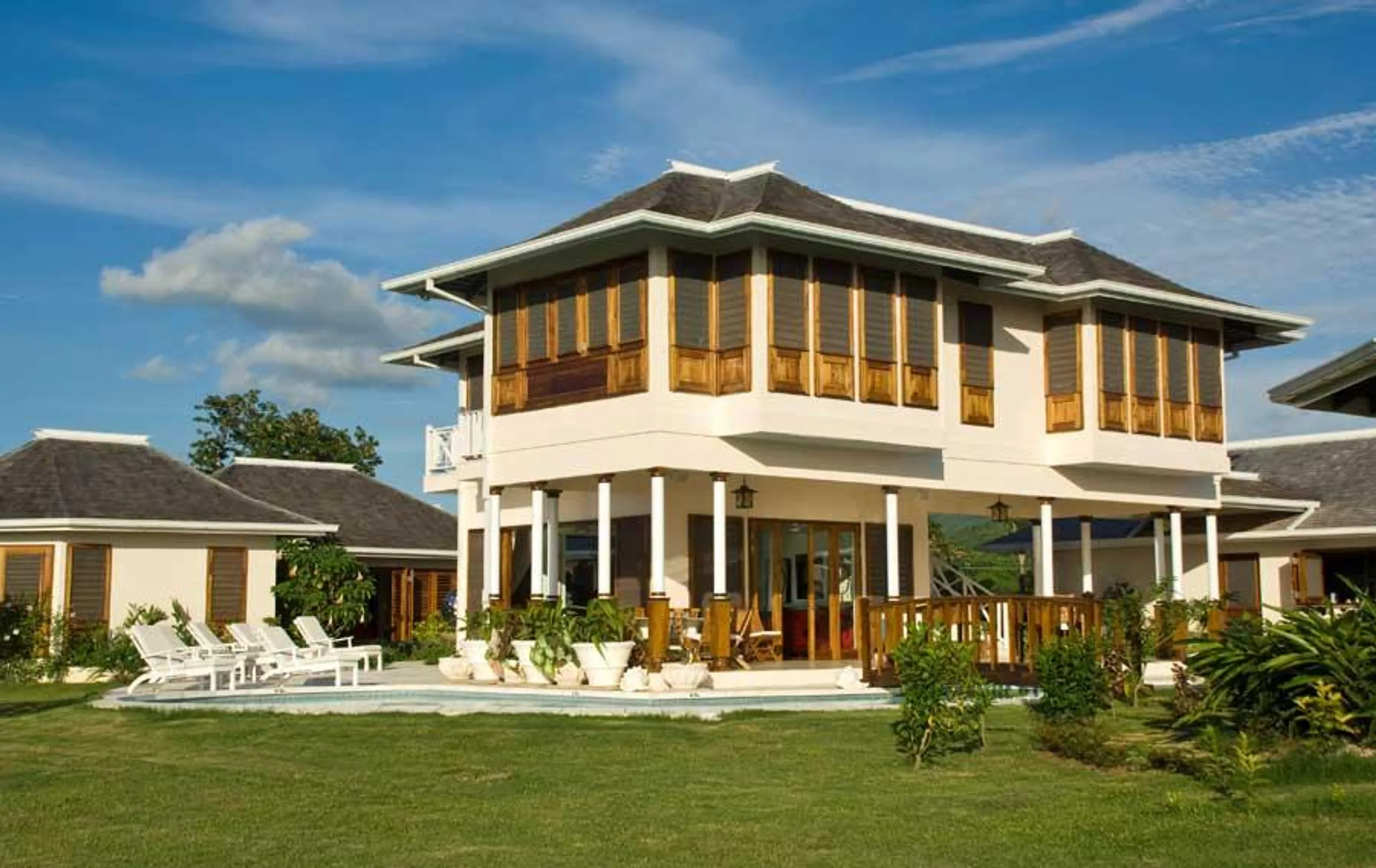 Outstanding Resort Style Estate in Sandy Bay with Olympic Pool and Ocean Views — photograph 10
