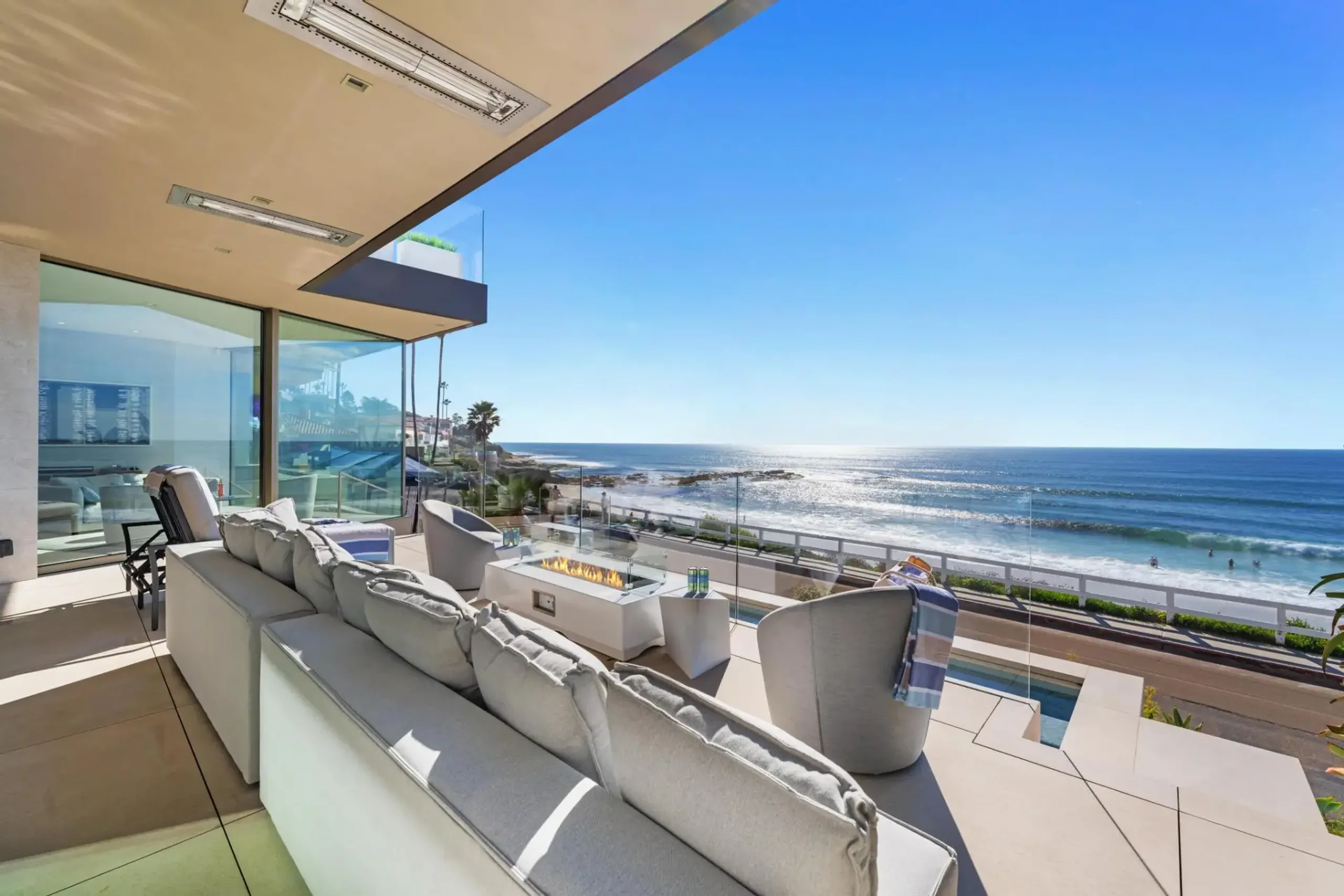Oceanfront 4 Bedroom Villa with Private Infinity Pool, Beach Acces, and 360° Views — photograph 4