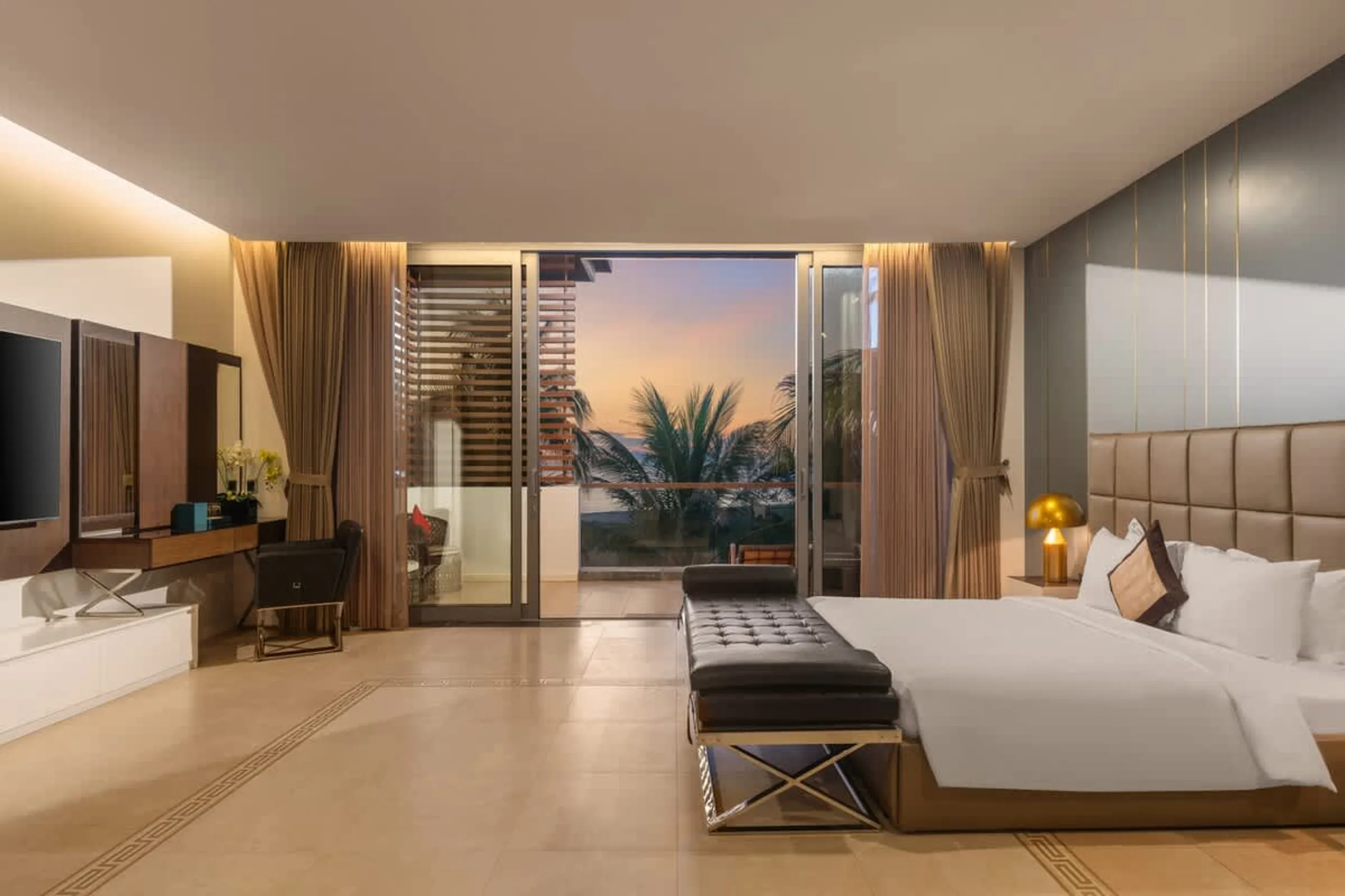 Deluxe Beachfront Villa with Private Pool & Event-Ready Spaces — photograph 7