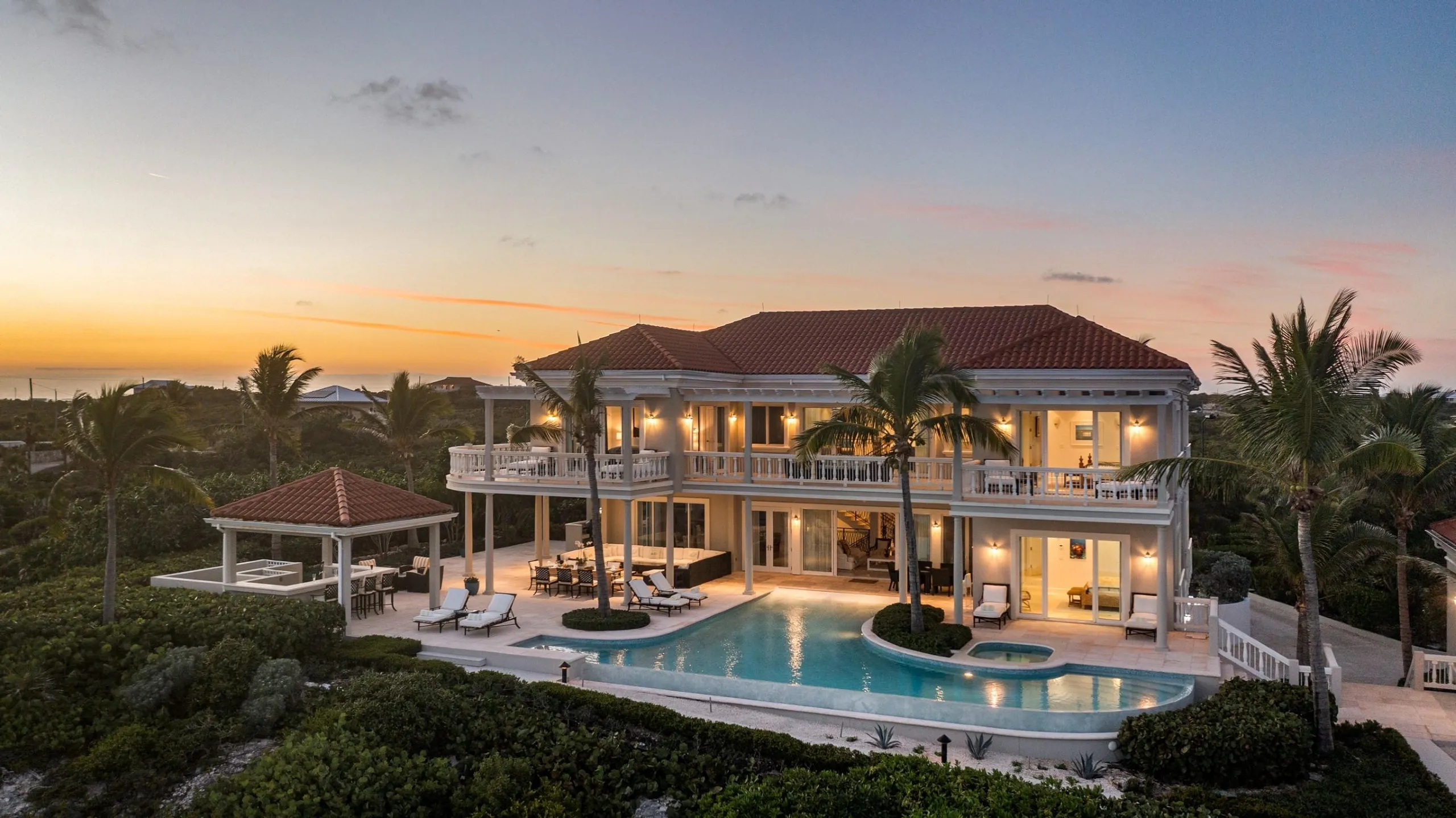 Stunning Luxury Estate in Long Bay with Oceanfront Views, Tennis, and Private Infinity Pool — photograph 3