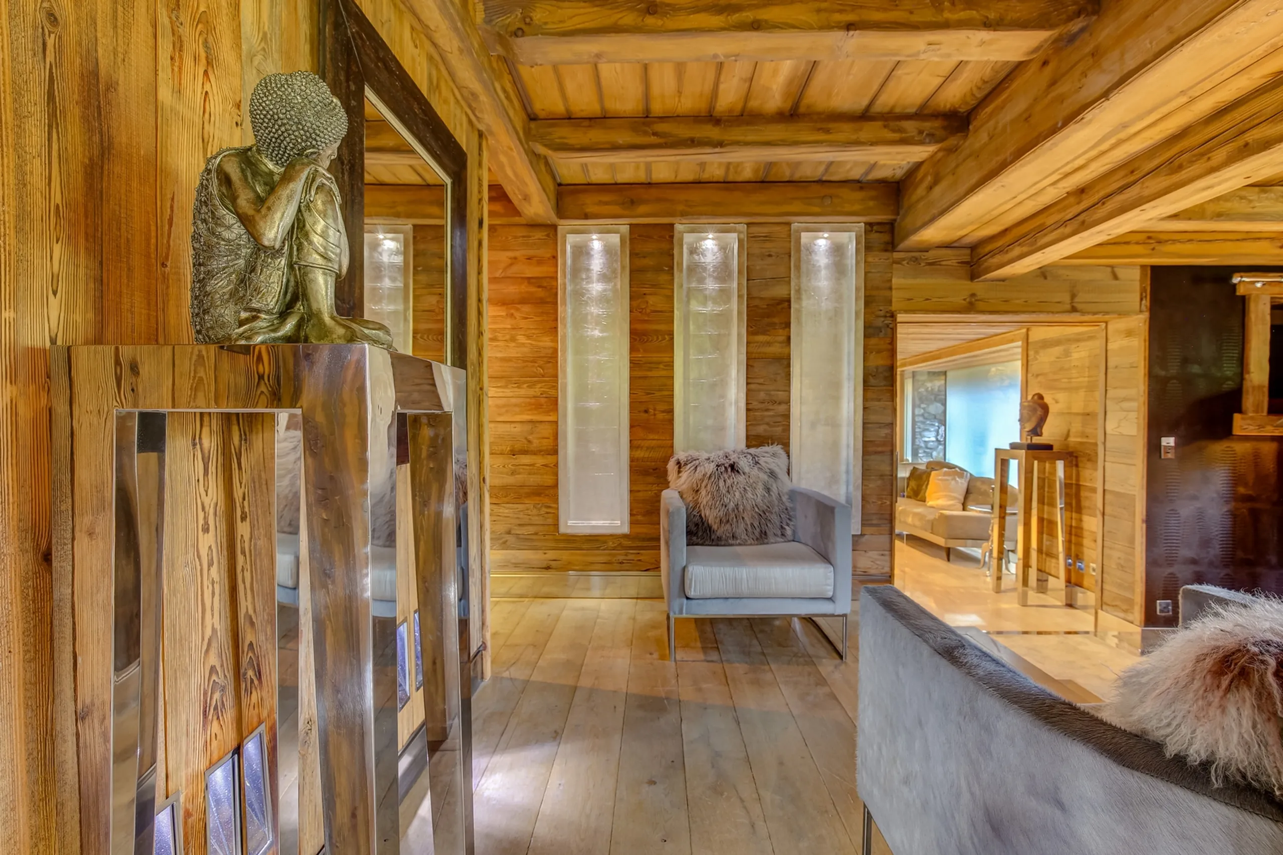 Prestigious Alpine Villa with Indoor Pool, Helipad, Cinema, Gym, and Mountain Views — photograph 10