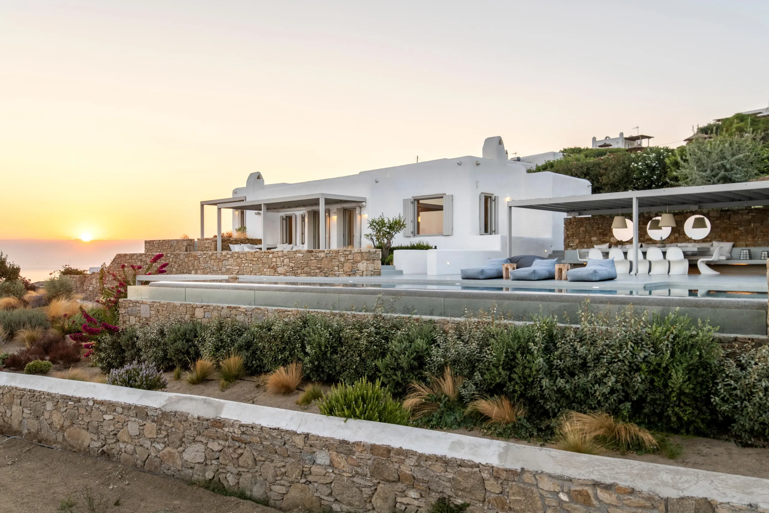 Experience Mykonian Luxury Living at this Breathtaking Villa near Tourlos — photograph 6