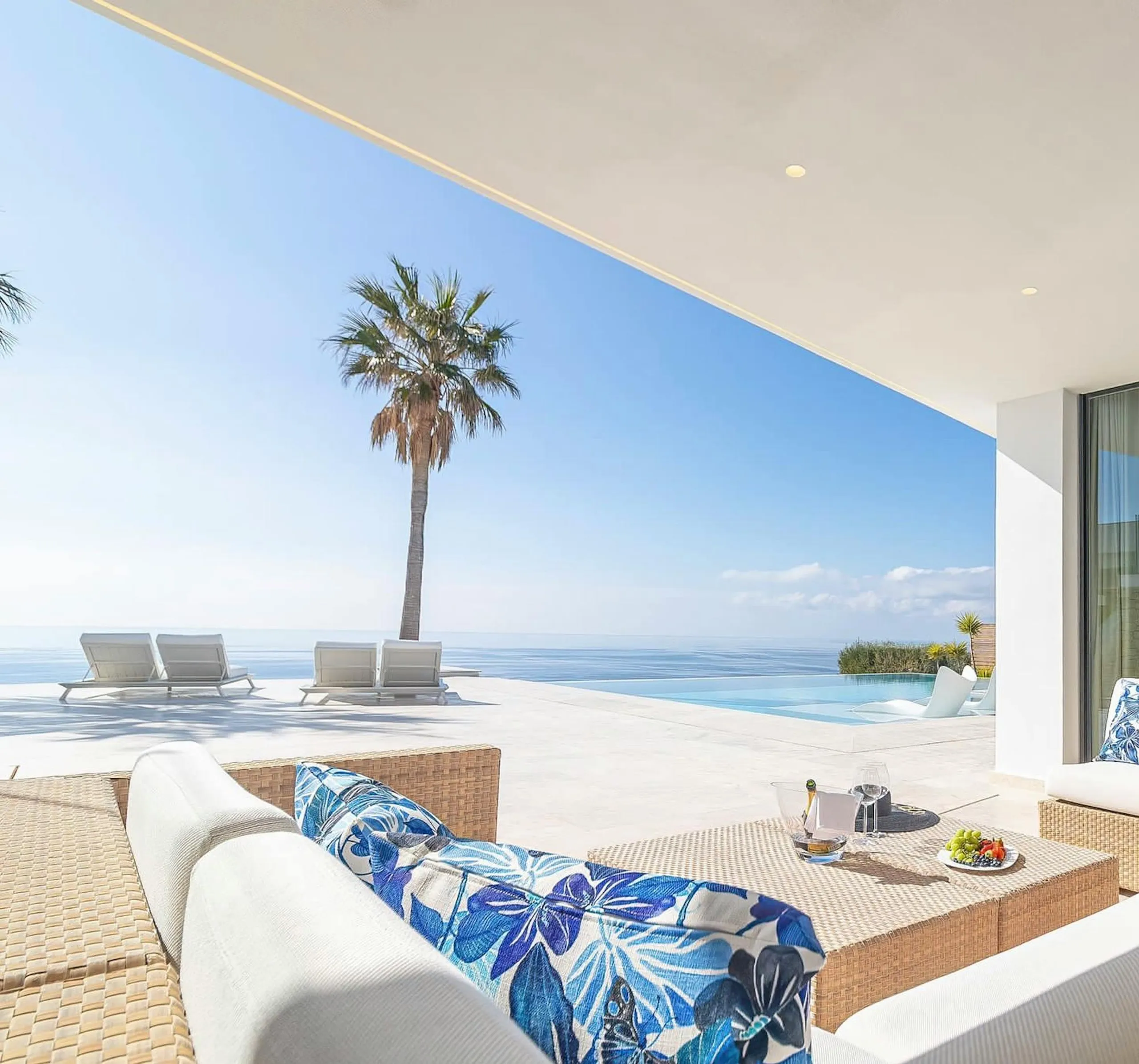 Lavishness Premier  Cliffside Sanctuary — photograph 4