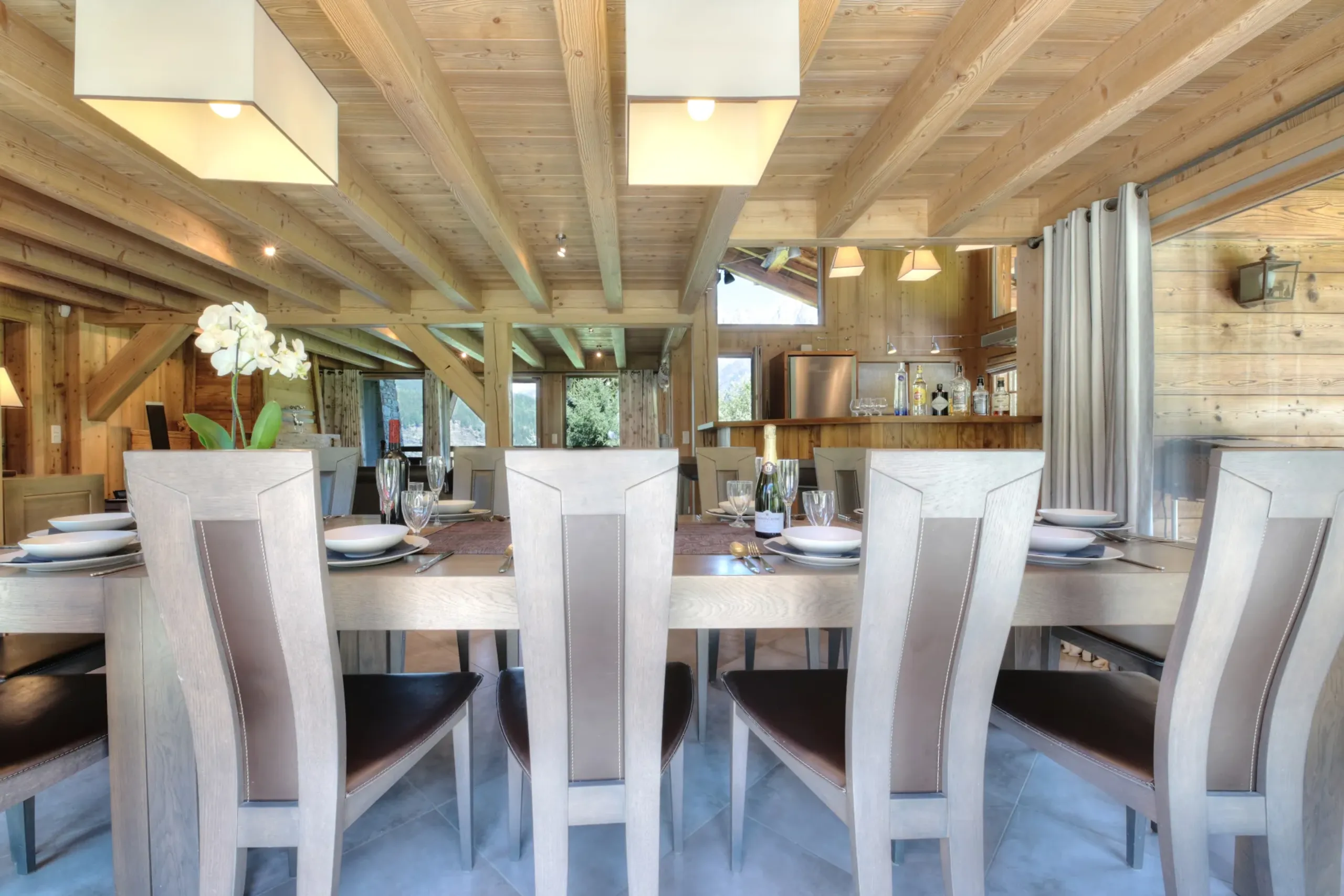 Ultimate Ski Chalet with Open-Plan Living, Sauna & Mountain Views — photograph 11