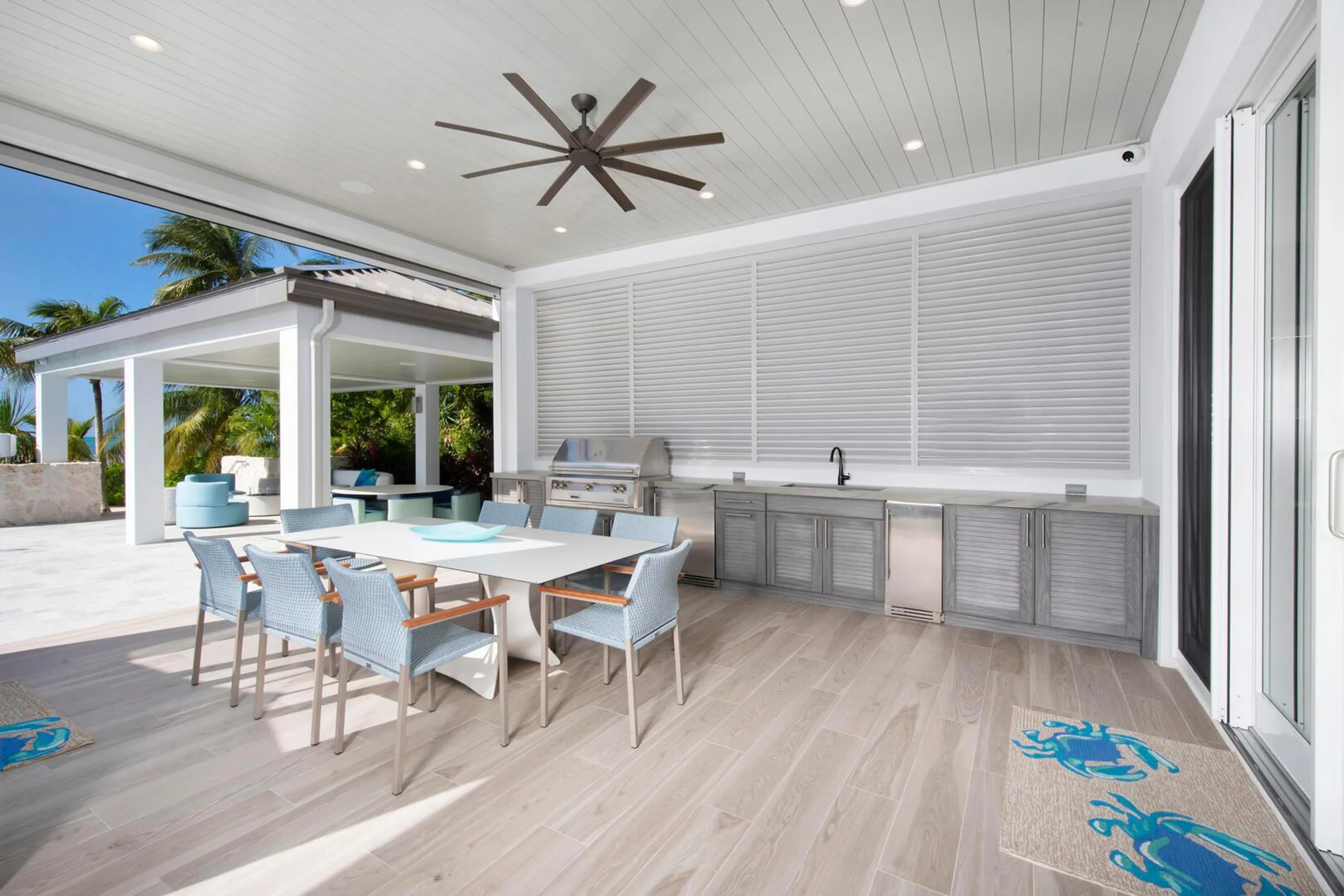 Cayman Ocean Front Grand Estate with Infinity Pool and Incredible Ocean Views — photograph 8