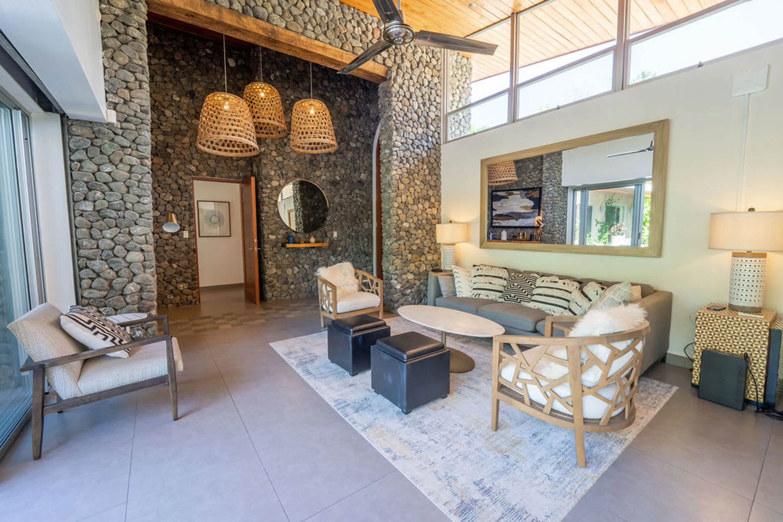 Exquisite Modern Villa with Private Pool, Steps from the Beach — photograph 12