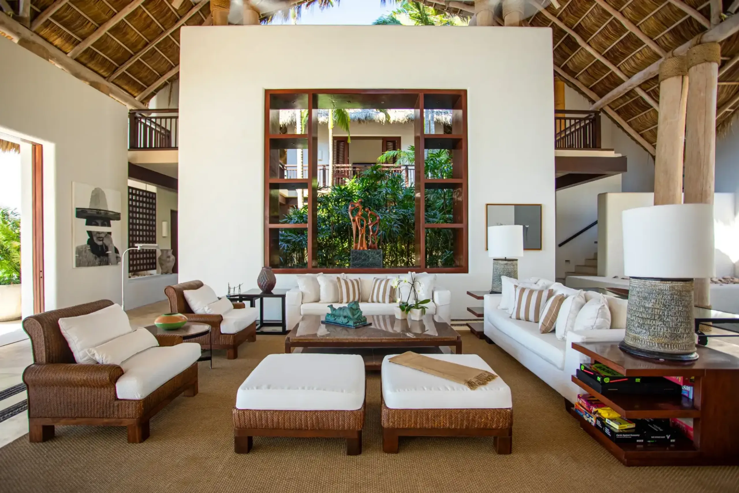 Glamorous Los Ranchos Estate Villa with Infinity Pool, and Beach Access — photograph 11