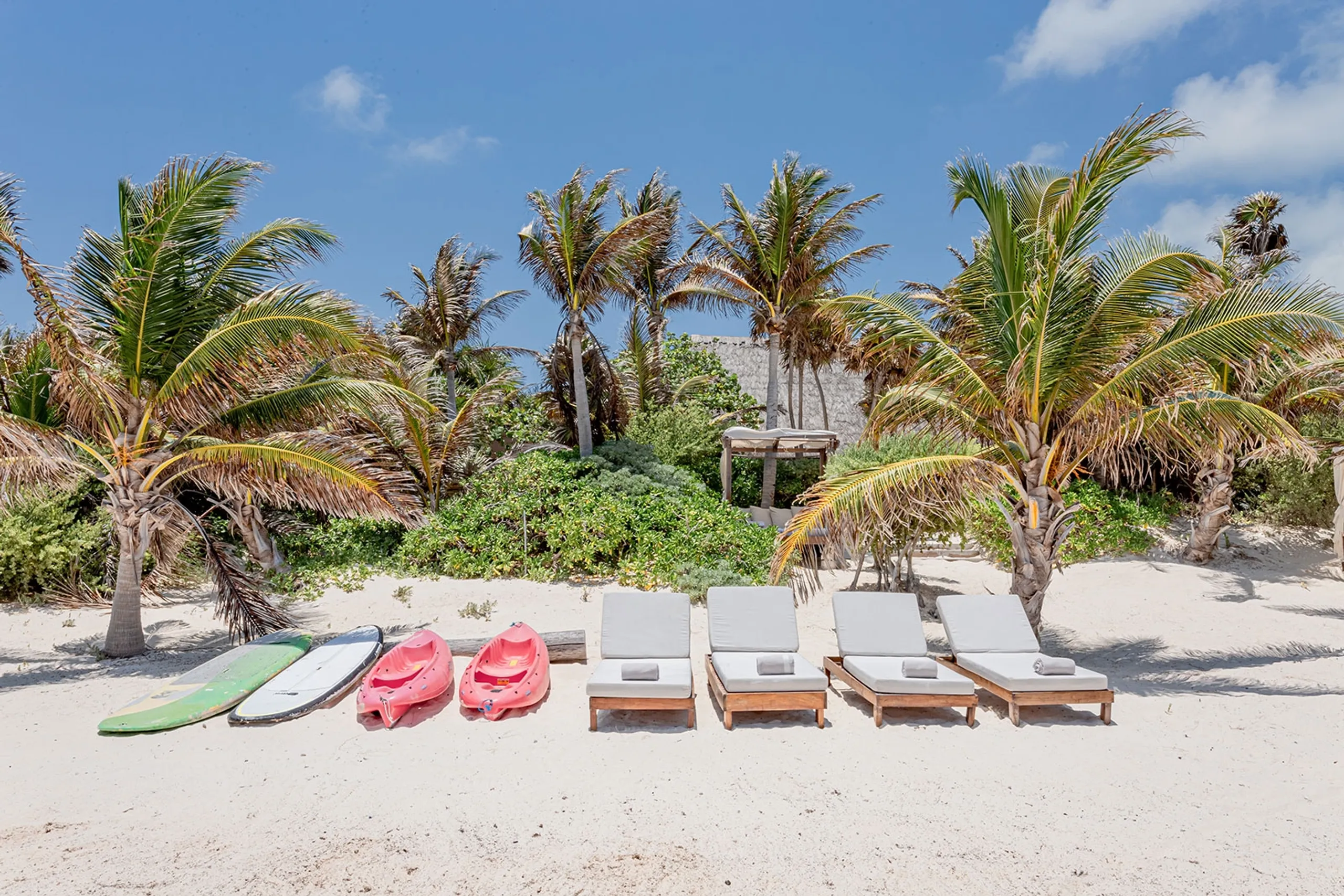Eco-Luxury Beachfront Villa with Private Pool, Full Staff & Lagoon Views — photograph 8