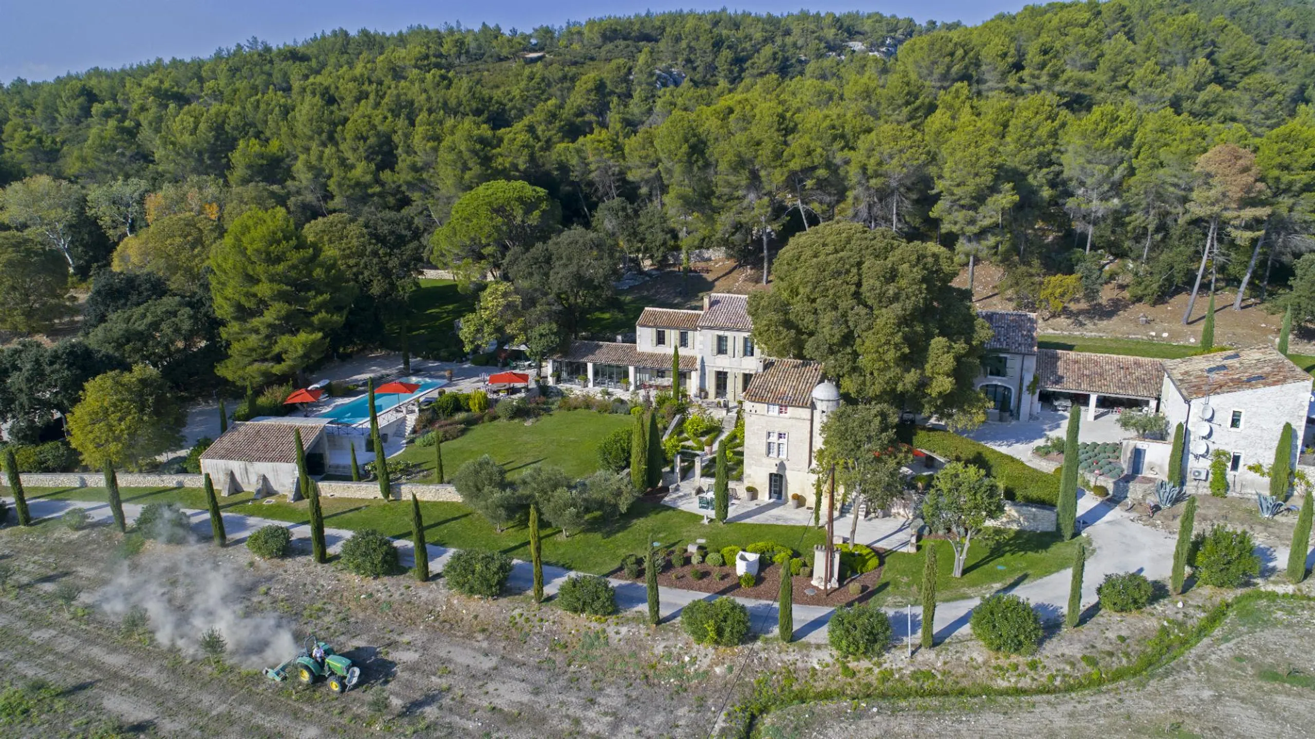 Provencal Paradise Villa  with Heated Pool, Courtyard, and Tower Terrace — photograph 5