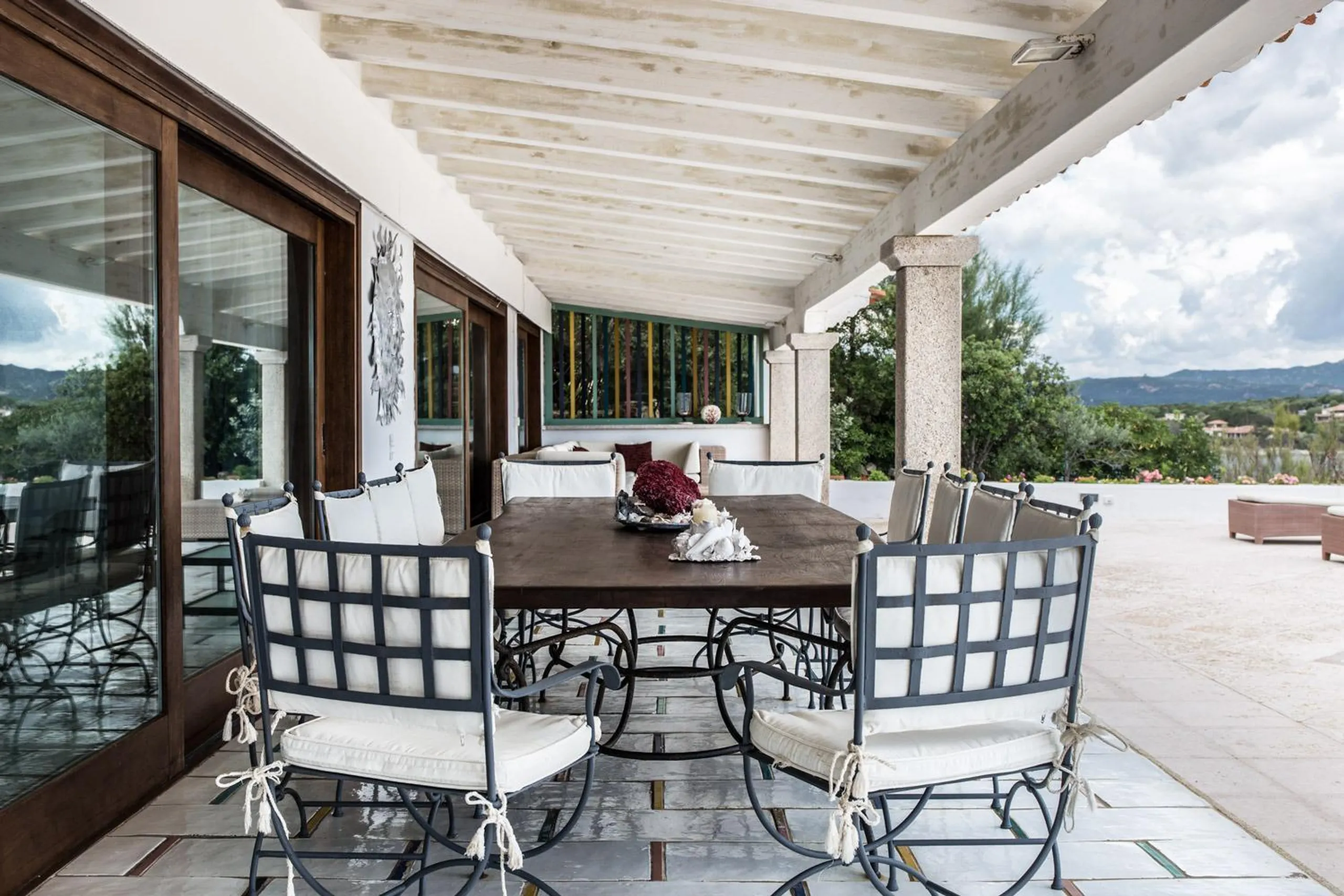 Charming Beachfront Villa With Breathtaking Views — photograph 3