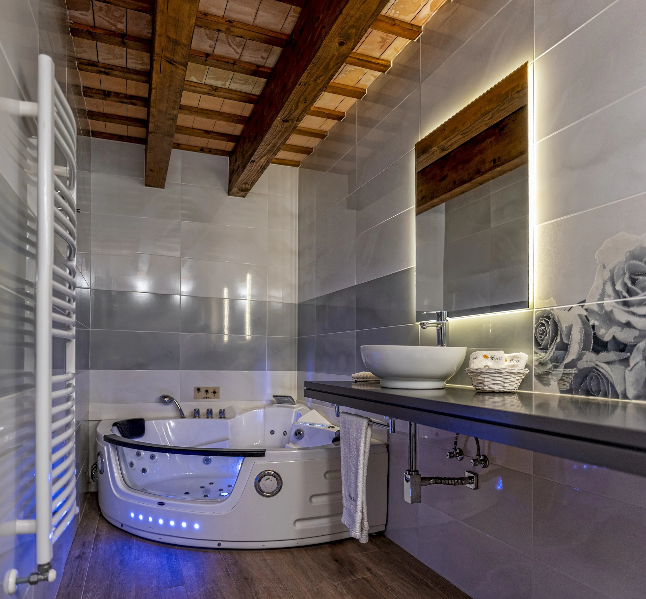 Stunning Costa Brava Villa with Incredible Pool and Views — photograph 8