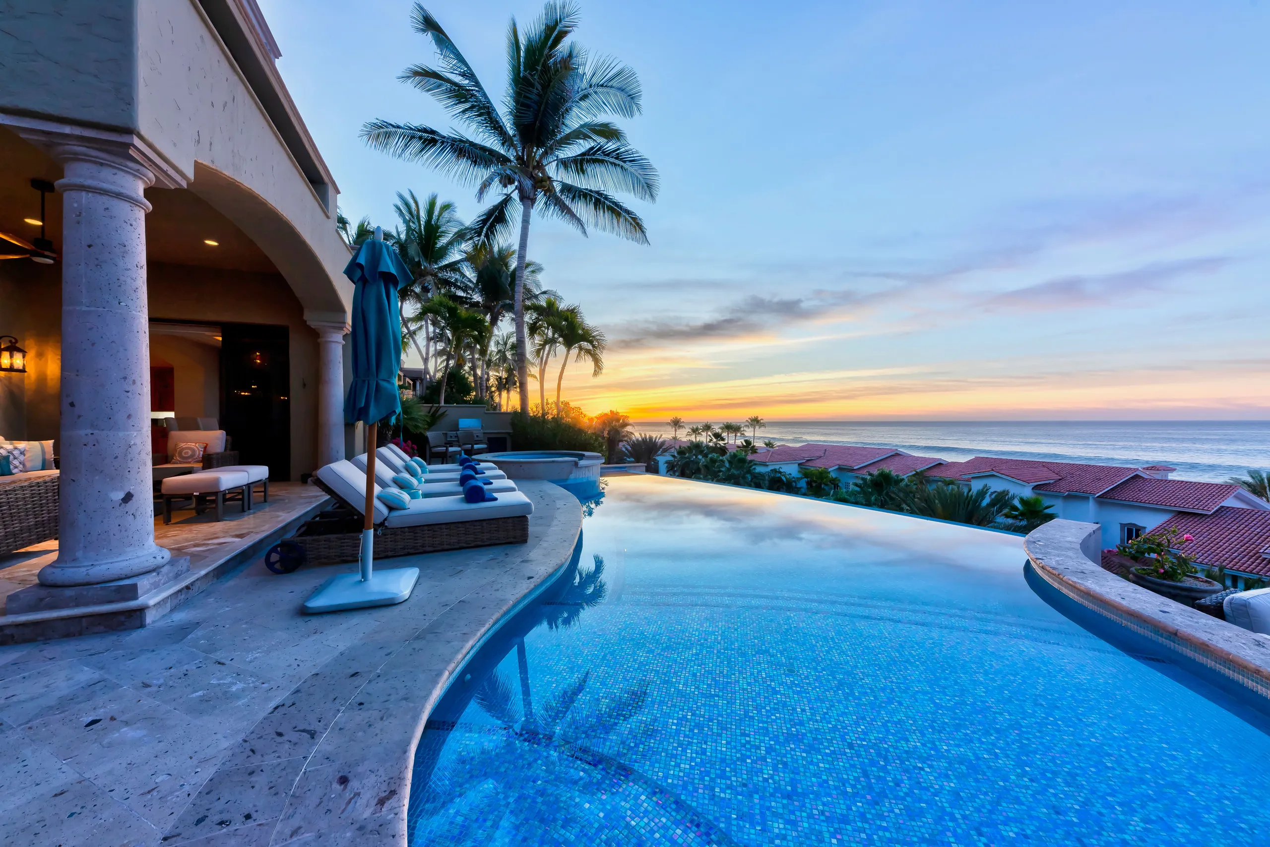 Majestic 4000 Sqt Beachfront Villa with Private Swimming Pool and Club Access — photograph 12