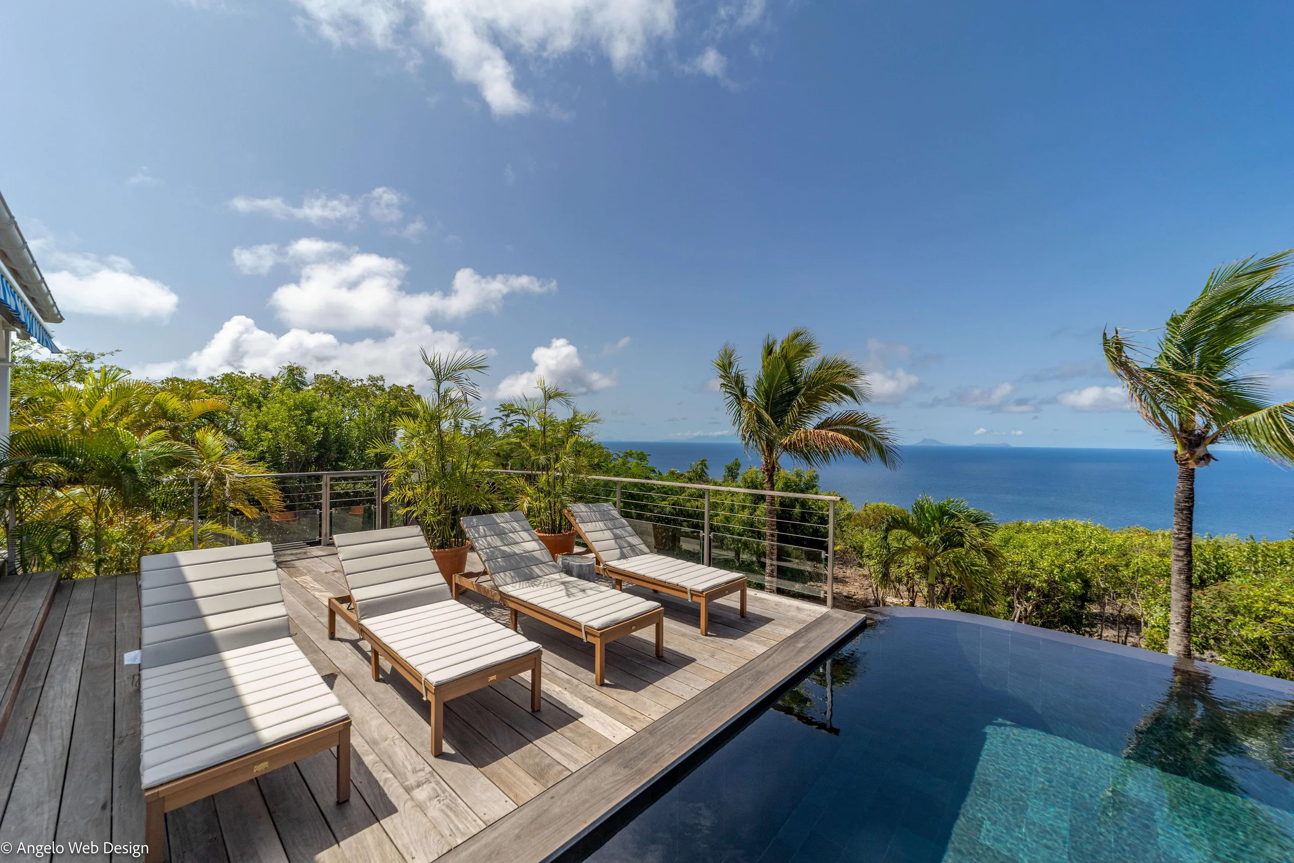 Plush and Inviting Villa with Infinity Pool and Breathtaking Ocean Views and Gorgeous Sunset — photograph 5