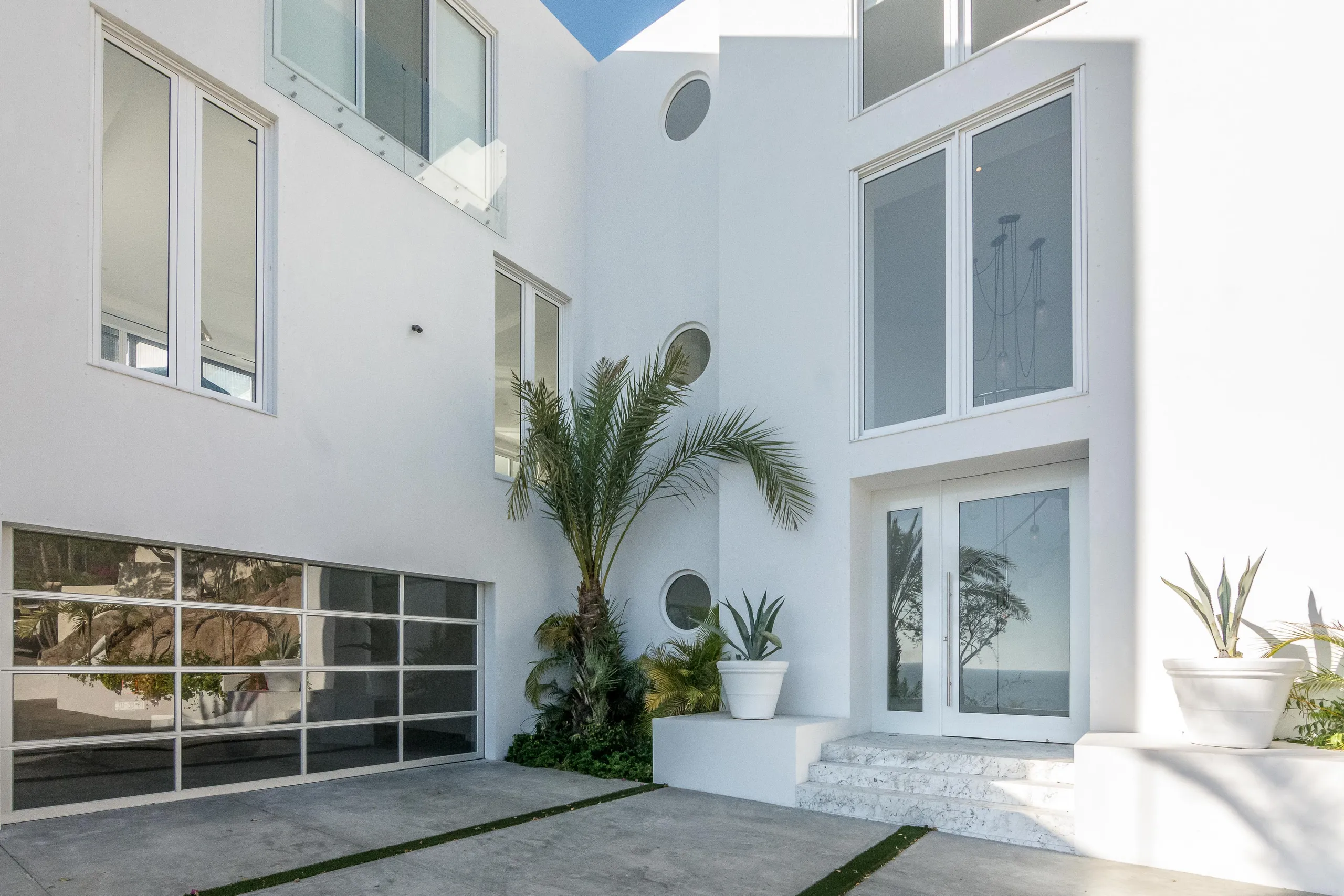 Stunning Modern Design Estate  & Gorgeous Ocean Views — photograph 12
