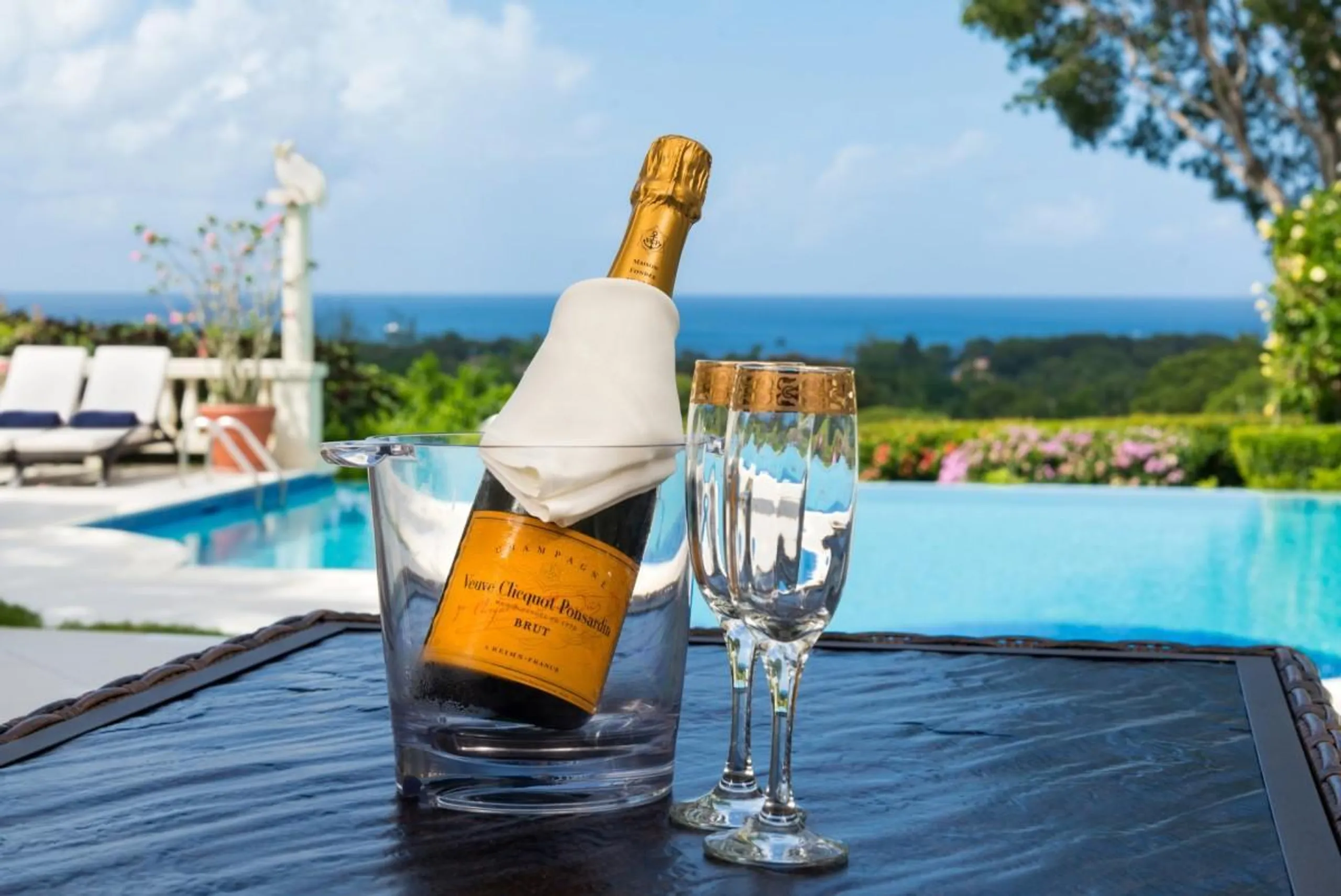 Sandy Lane's  Luxurious Ridge-Front Villa with Grand Infinity Pool and Breathtaking Caribbean Views — photograph 8