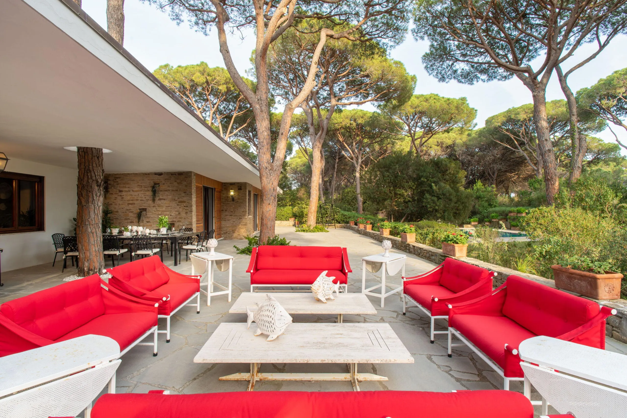 Gleaming Roccamore Estate with Private Pool and Lush Gardens — photograph 2