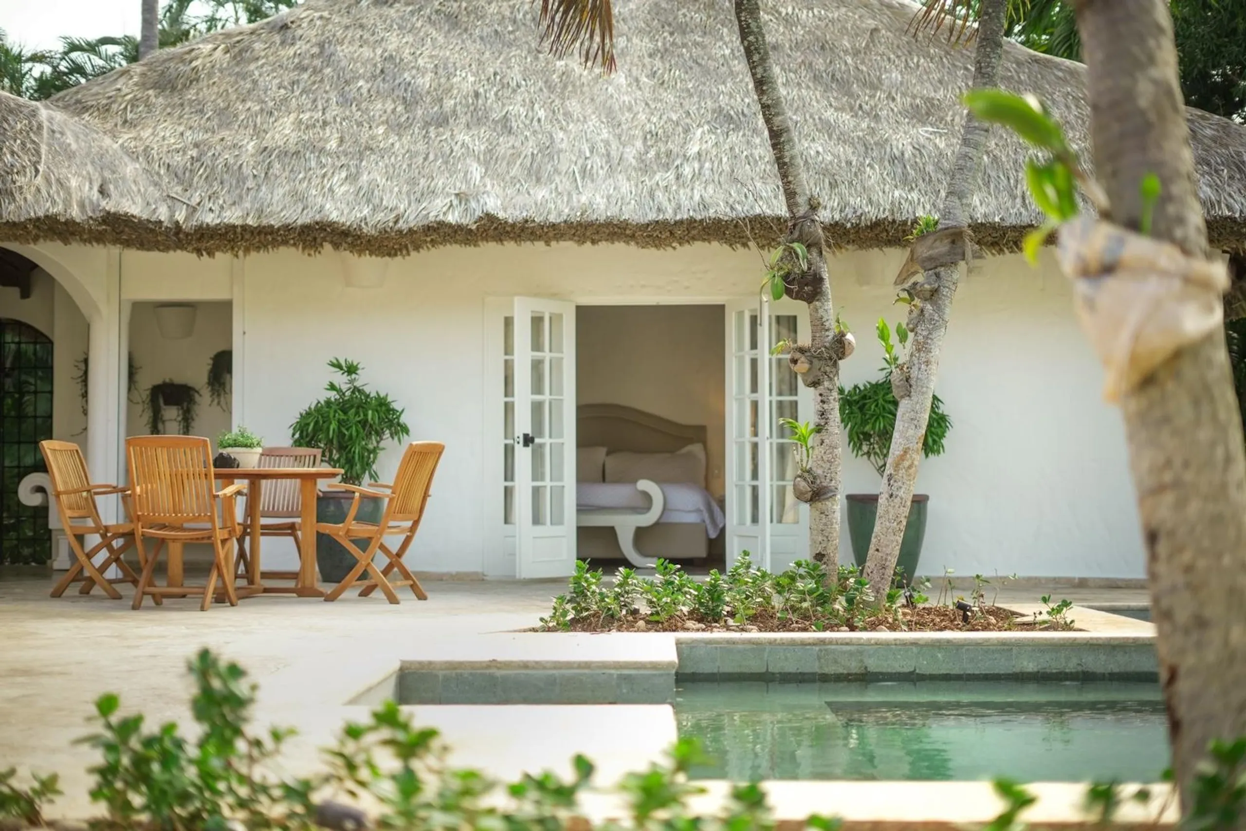 Serene Newly Renovated Villa with Private Pool and Minitas Beach Nearby — photograph 10