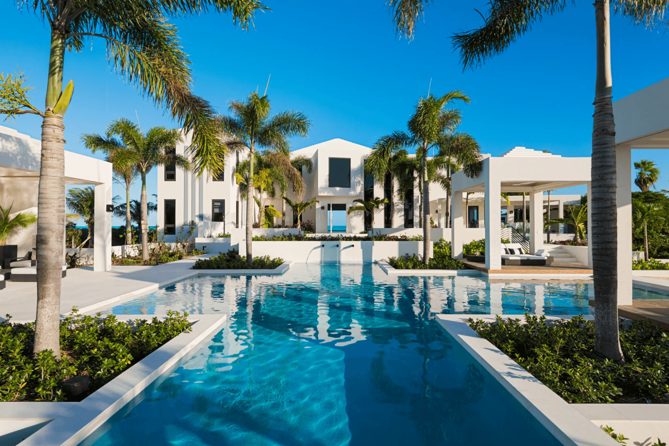 Long Bay Beach Grand Luxe Estate with Infinity Pool and Stunning Ocean Views in Long Bay Beach