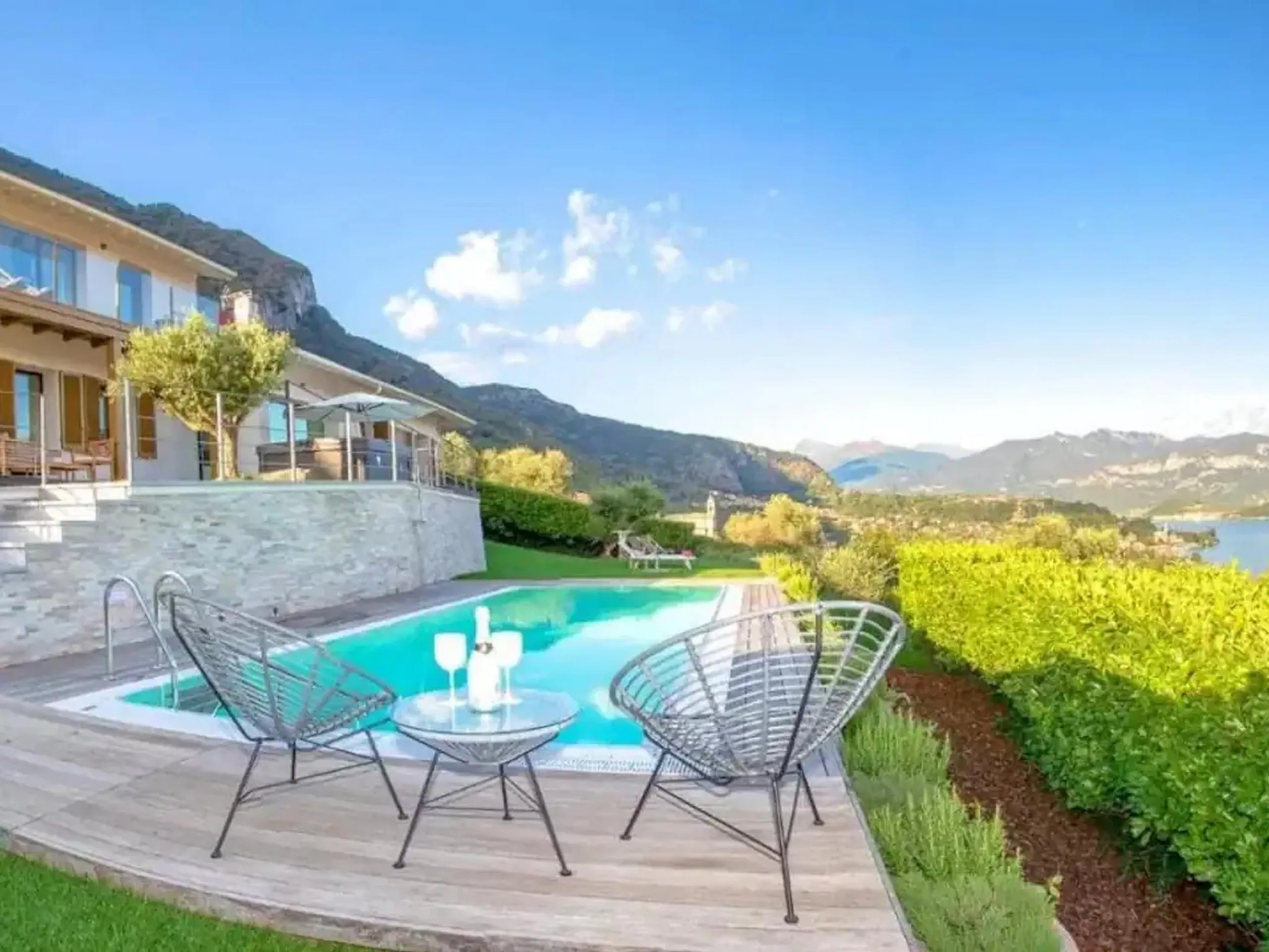 Charming Lake Como Villa in Mezzegra with Stunning Views & private Pool — photograph 7