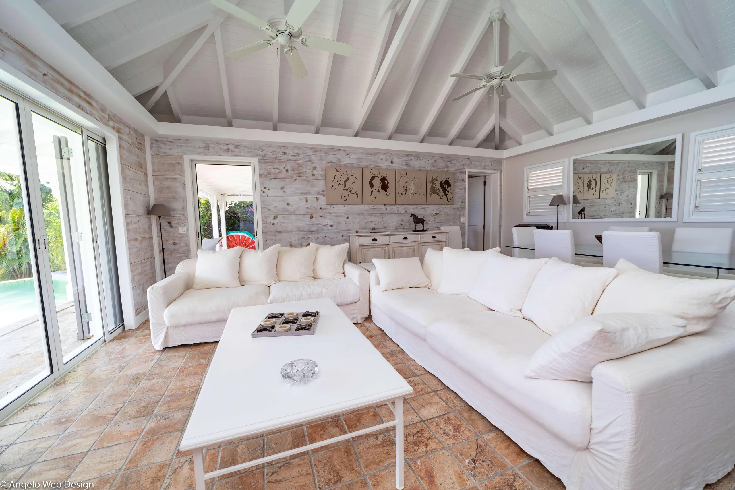 Bright Luxe Villa with Stunning Ocean Views Overlooking St. Jean Bay — photograph 11