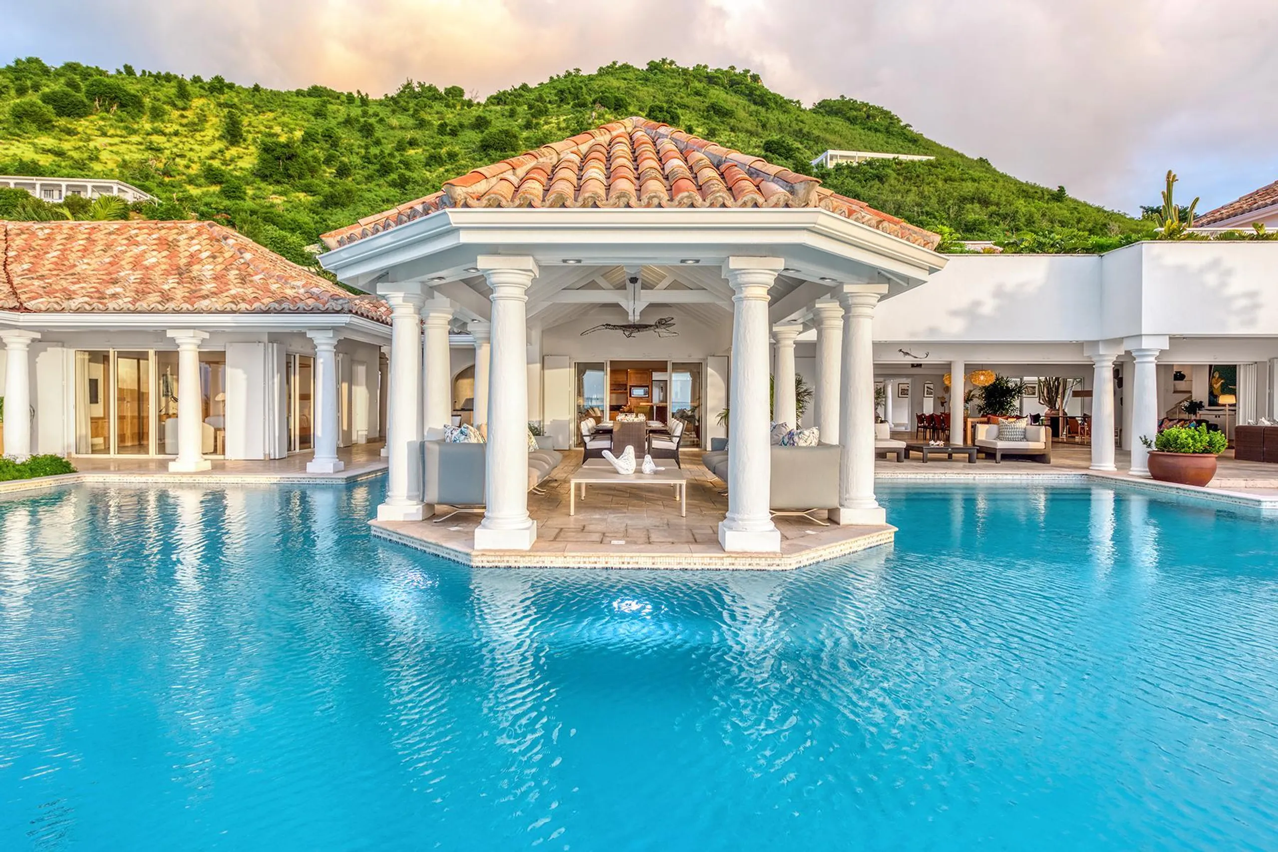 Serene Contemporary Ocean Front Villa with Private Pool and Ocean Views — photograph 9